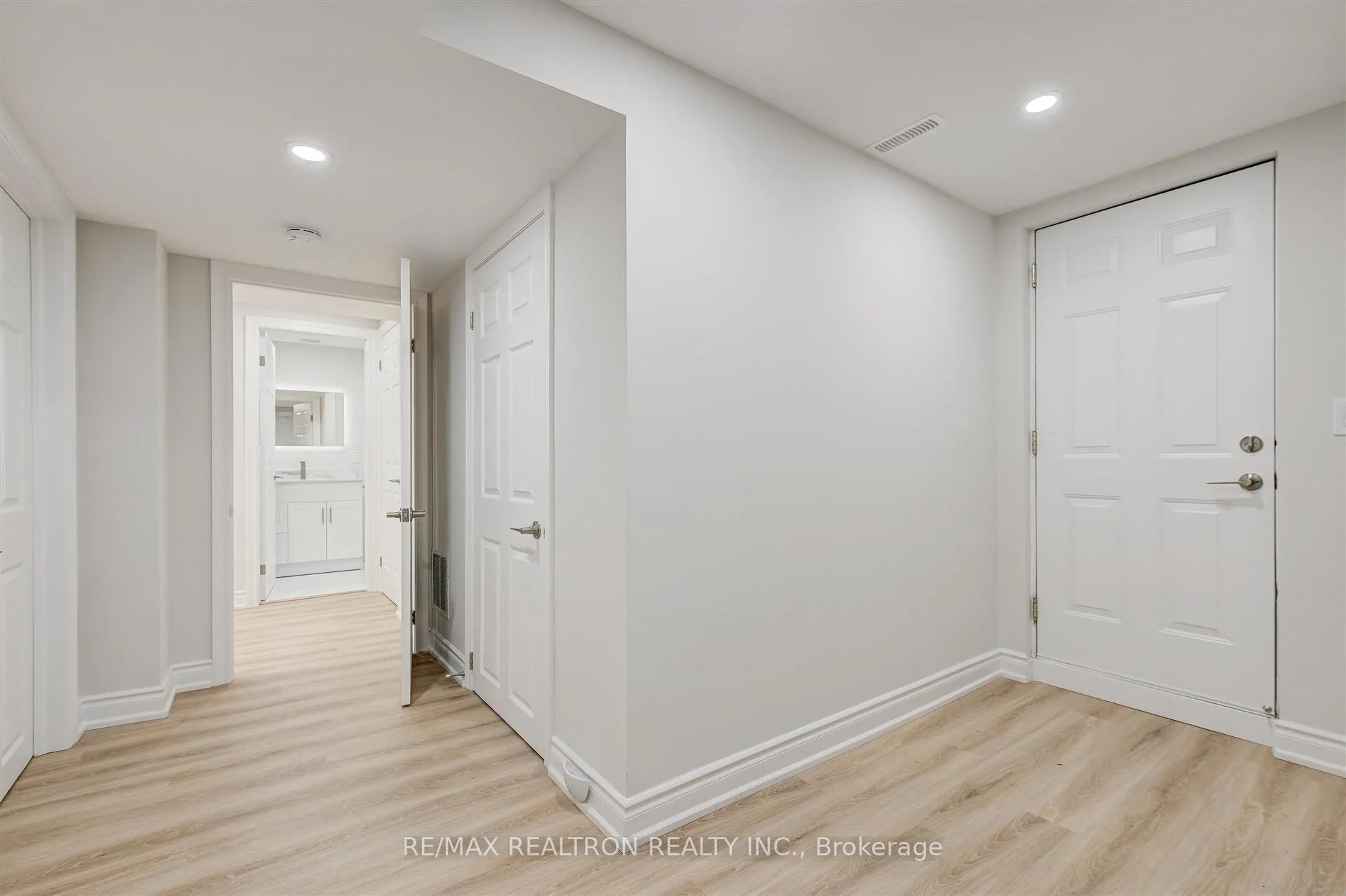 Photo 4 of Unit Lower, 12 Randall Avenue, Markham, Milliken Mills East — HOMEH
