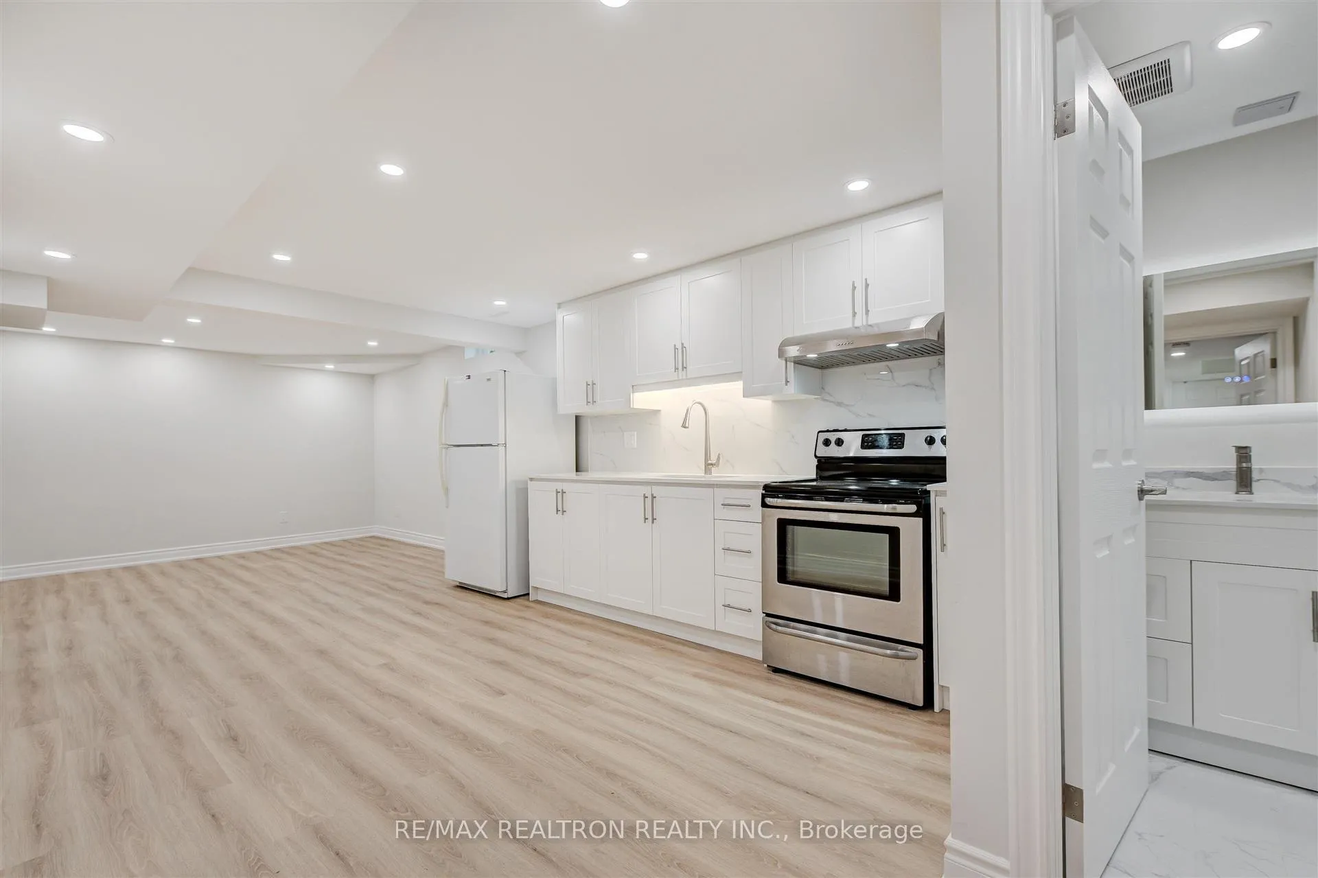 Photo 5 of Unit Lower, 12 Randall Avenue, Markham, Milliken Mills East — HOMEH