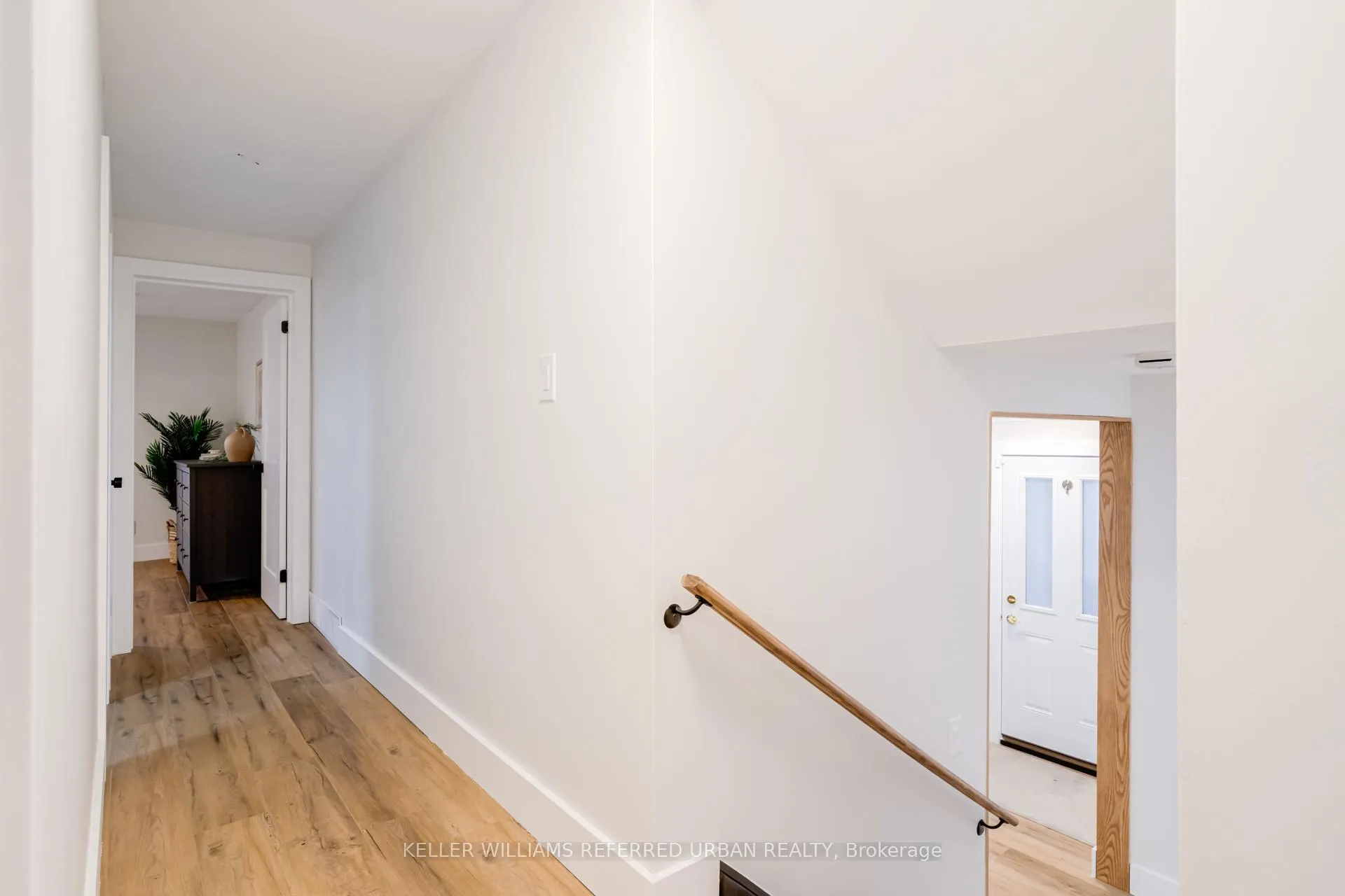 Photo 10 of 237 Hoover Crescent, Hamilton, Balfour — HOMEH