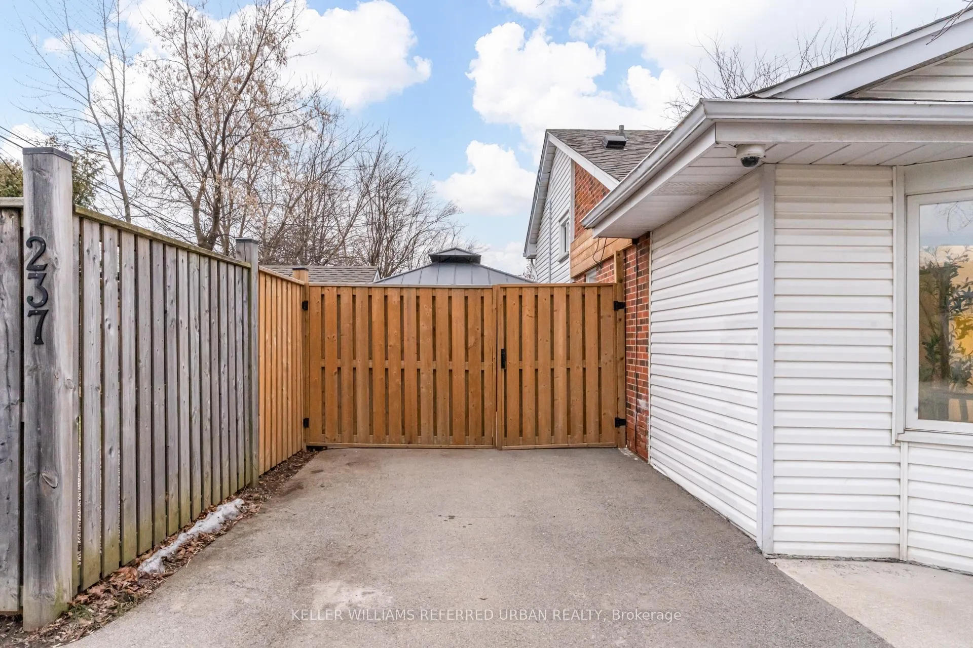 Photo 23 of 237 Hoover Crescent, Hamilton, Balfour — HOMEH