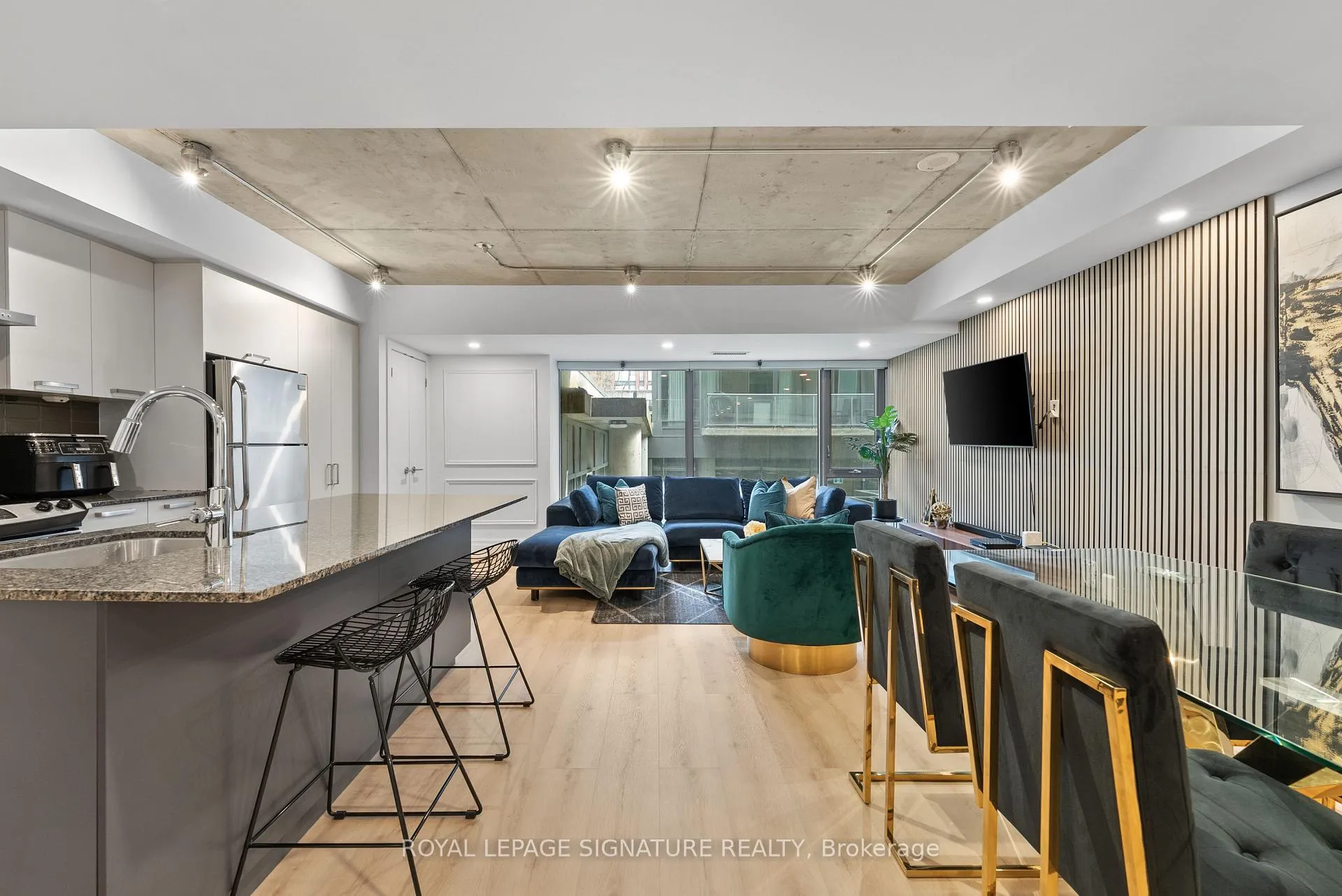Photo 3 of Unit 109, 95 Bathurst Street, Toronto, Waterfront Communities — HOMEH