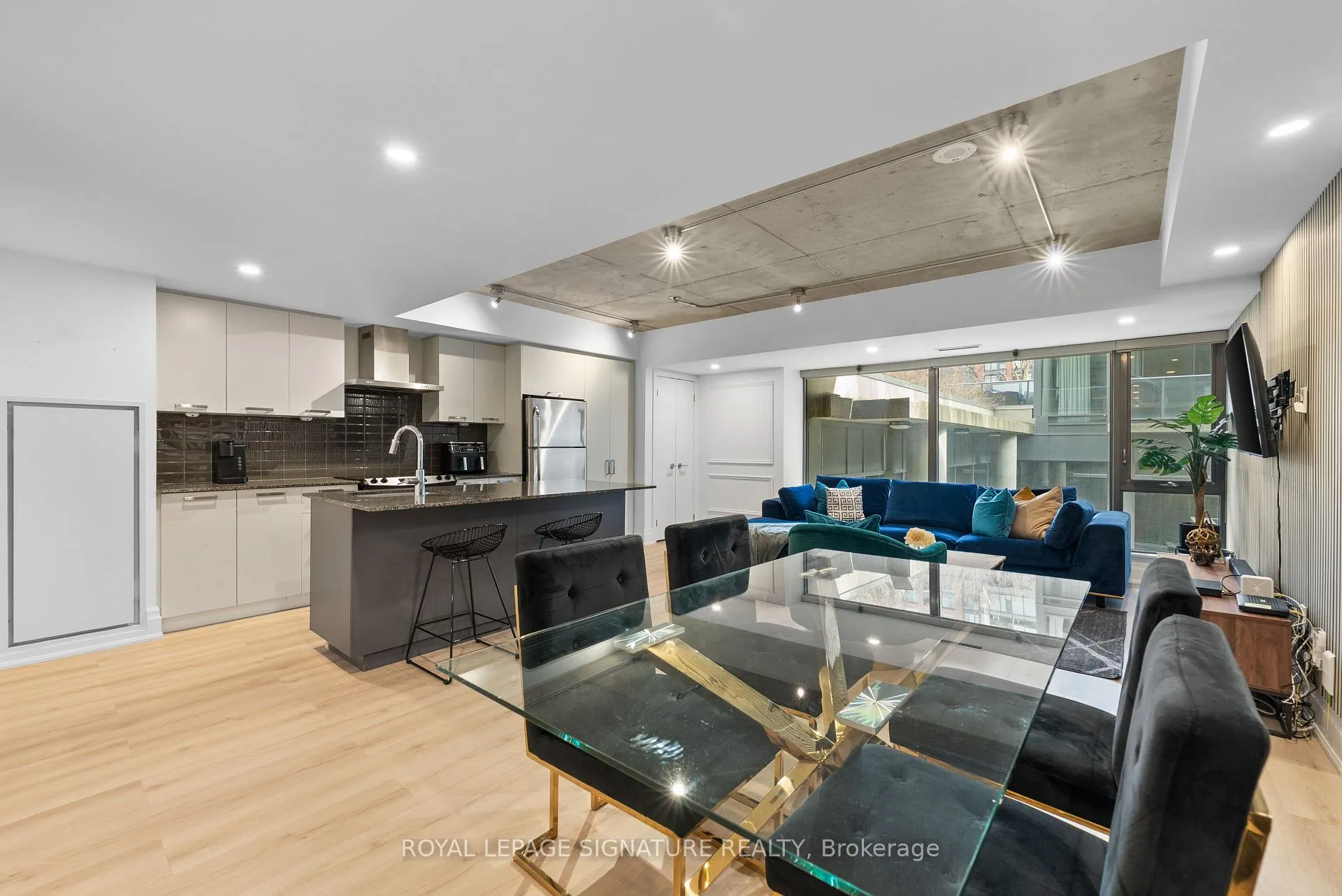 Photo 4 of Unit 109, 95 Bathurst Street, Toronto, Waterfront Communities — HOMEH