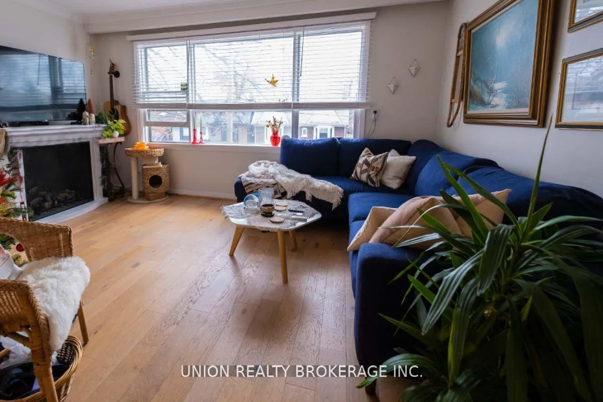 Photo 2 of Unit Upper, 71 Kenilworth Avenue, Toronto, The Beaches — HOMEH