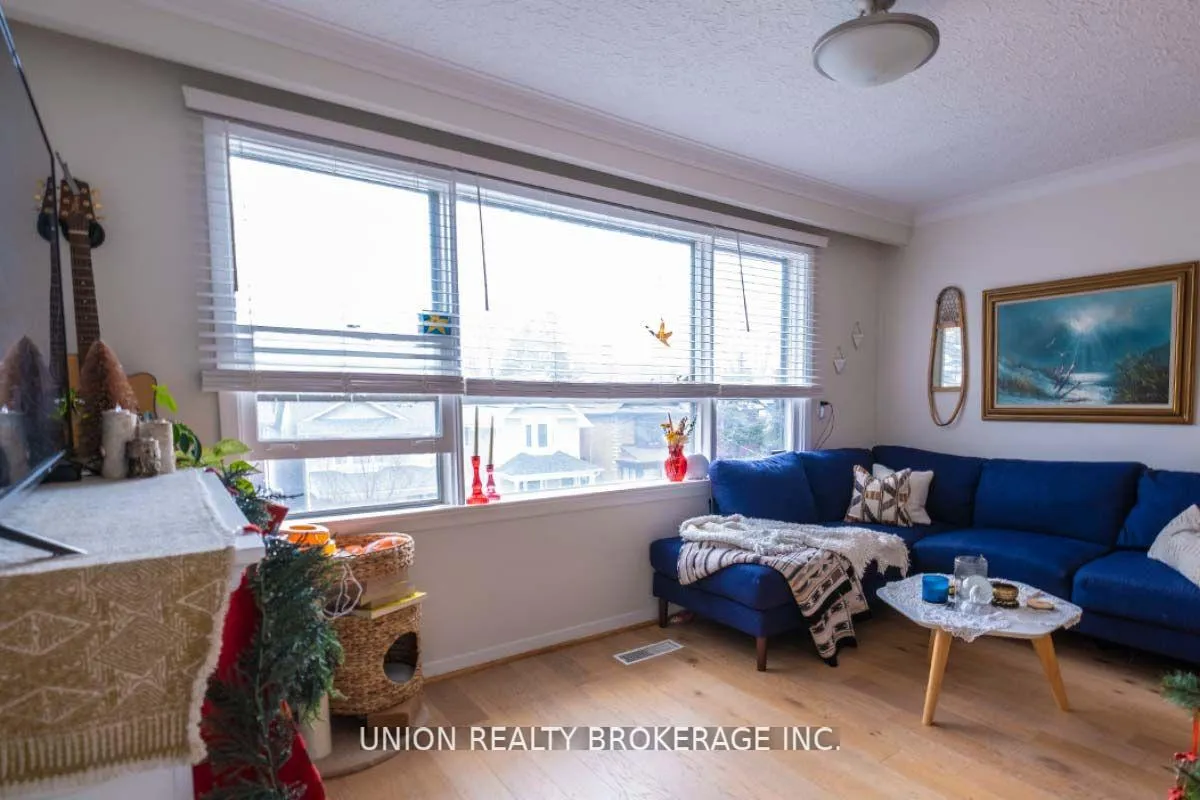 Photo 3 of Unit Upper, 71 Kenilworth Avenue, Toronto, The Beaches — HOMEH