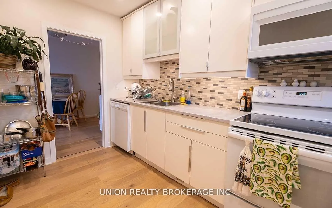 Photo 5 of Unit Upper, 71 Kenilworth Avenue, Toronto, The Beaches — HOMEH