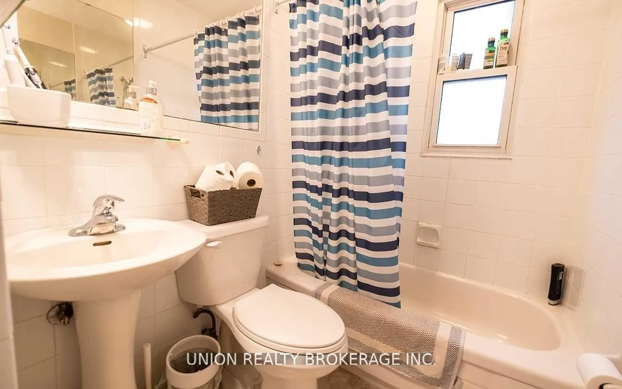 Photo 9 of Unit Upper, 71 Kenilworth Avenue, Toronto, The Beaches — HOMEH
