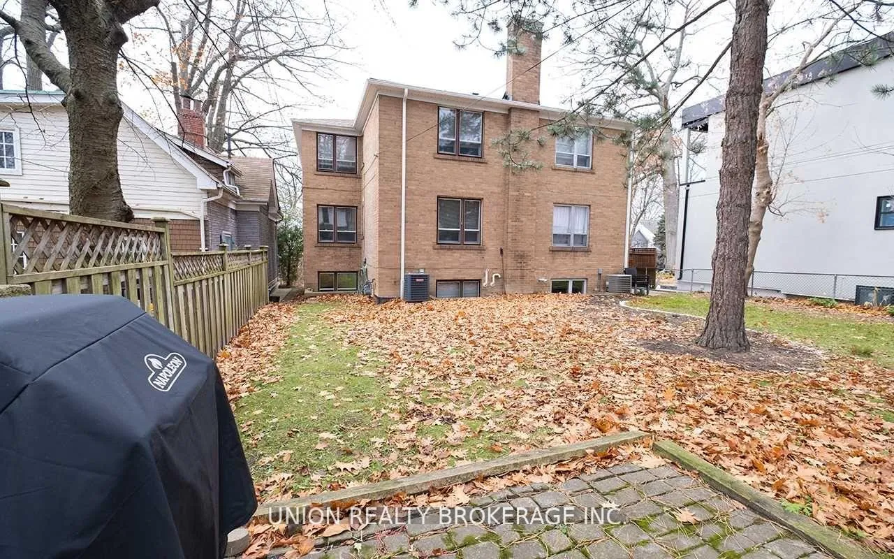 Photo 10 of Unit Upper, 71 Kenilworth Avenue, Toronto, The Beaches — HOMEH