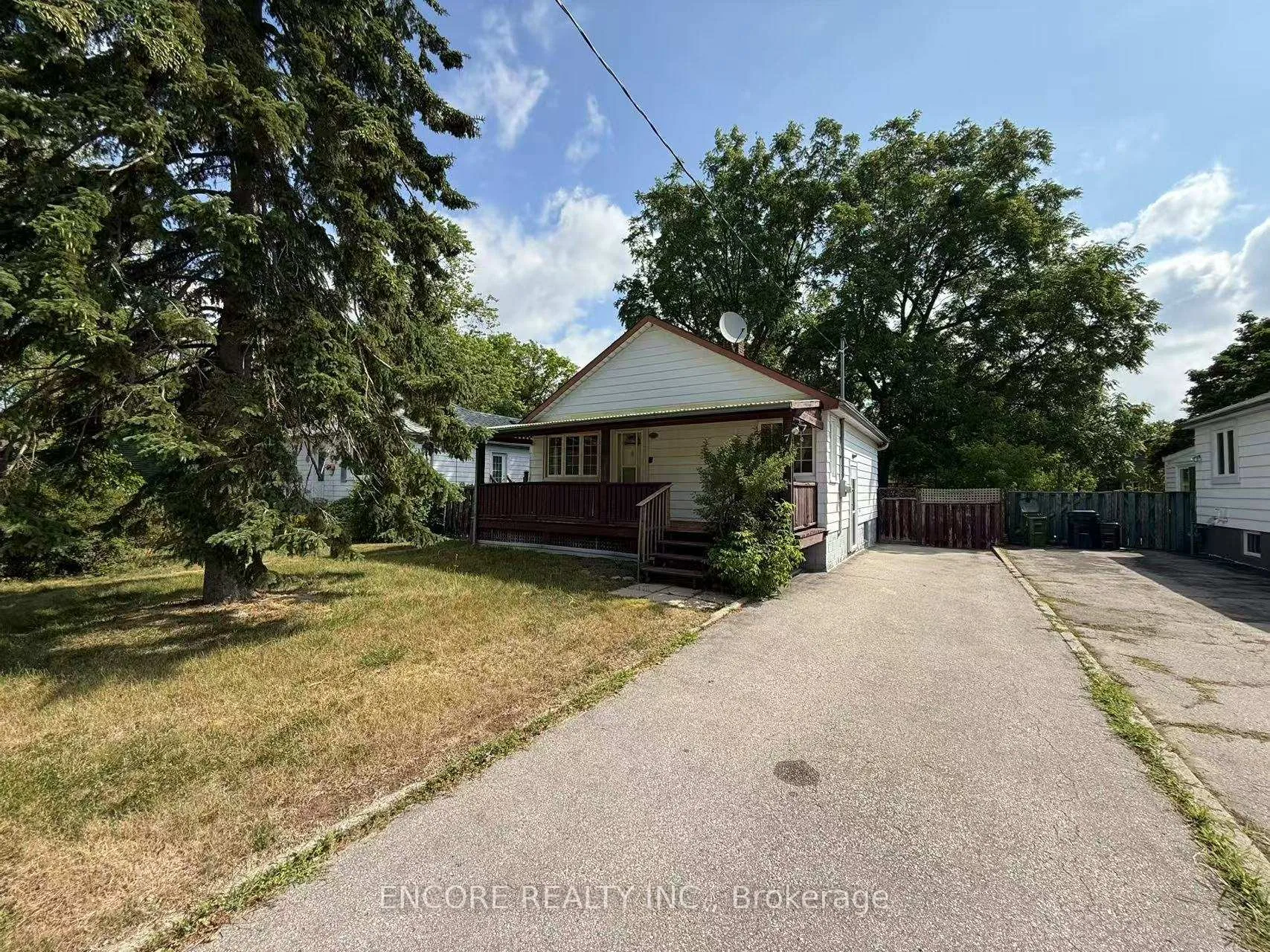 Photo 1 of 7 Weir Crescent, Scarborough, West Hill — HOMEH