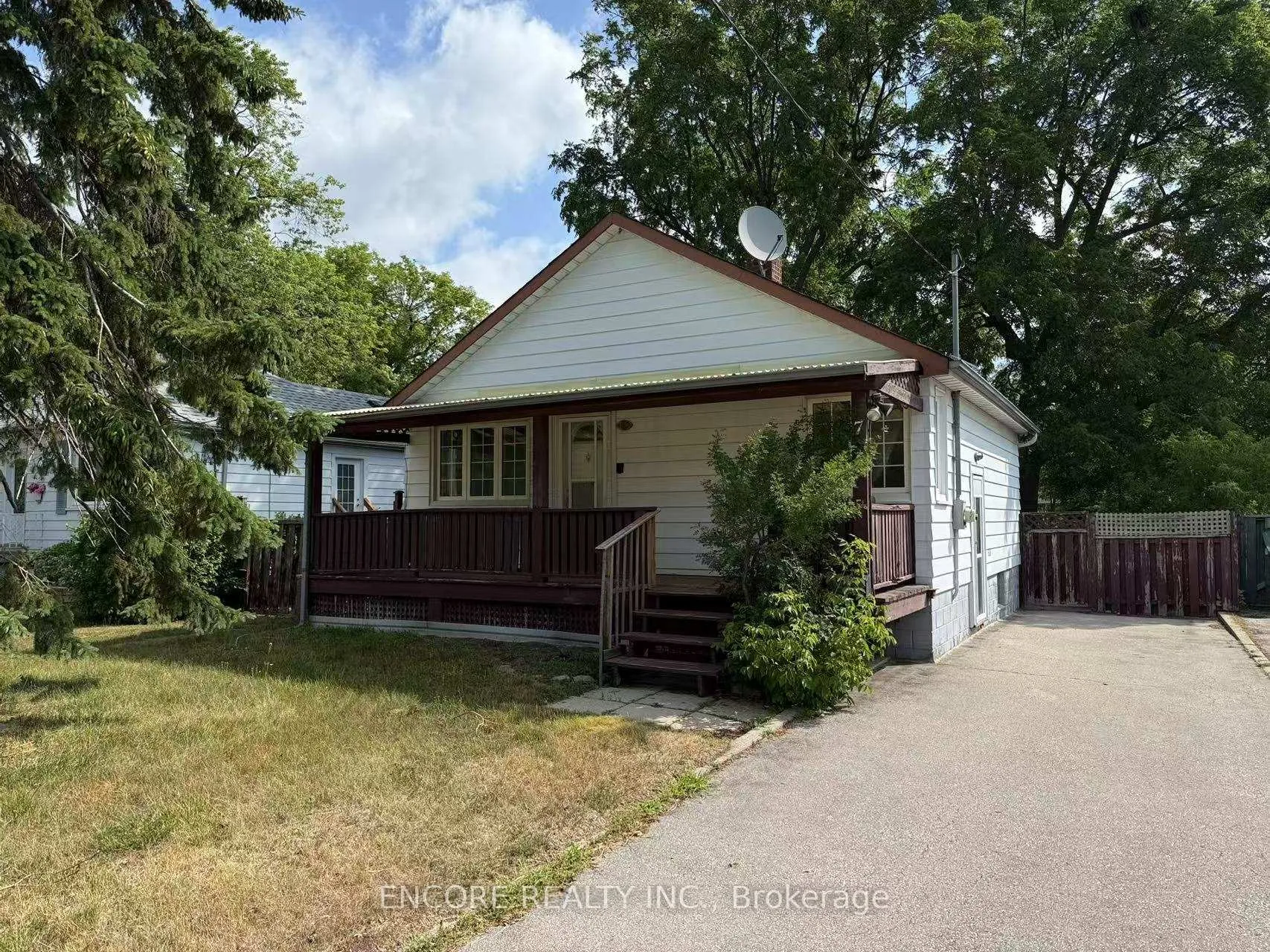 Photo 2 of 7 Weir Crescent, Scarborough, West Hill — HOMEH