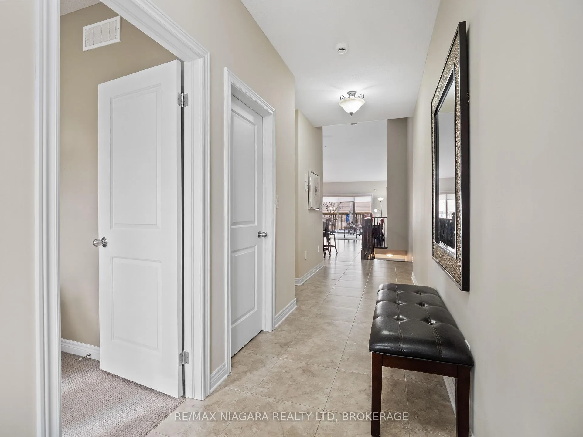 Photo 4 of Unit 4, 9440 Eagle Ridge Drive, Niagara Falls, Forestview — HOMEH