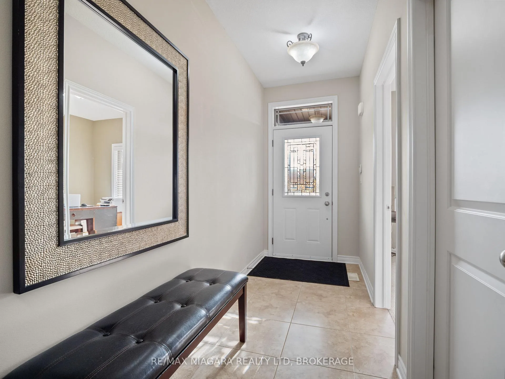 Photo 5 of Unit 4, 9440 Eagle Ridge Drive, Niagara Falls, Forestview — HOMEH