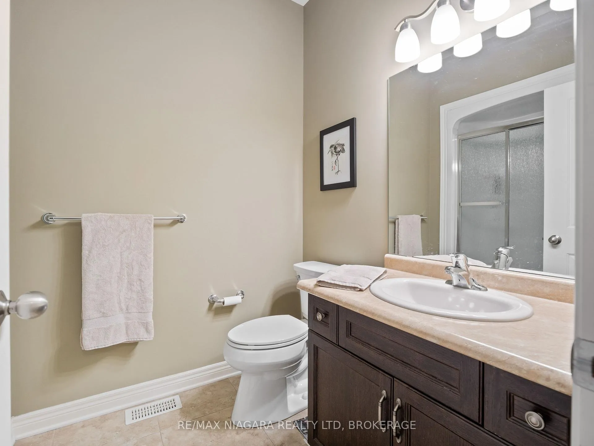 Photo 7 of Unit 4, 9440 Eagle Ridge Drive, Niagara Falls, Forestview — HOMEH