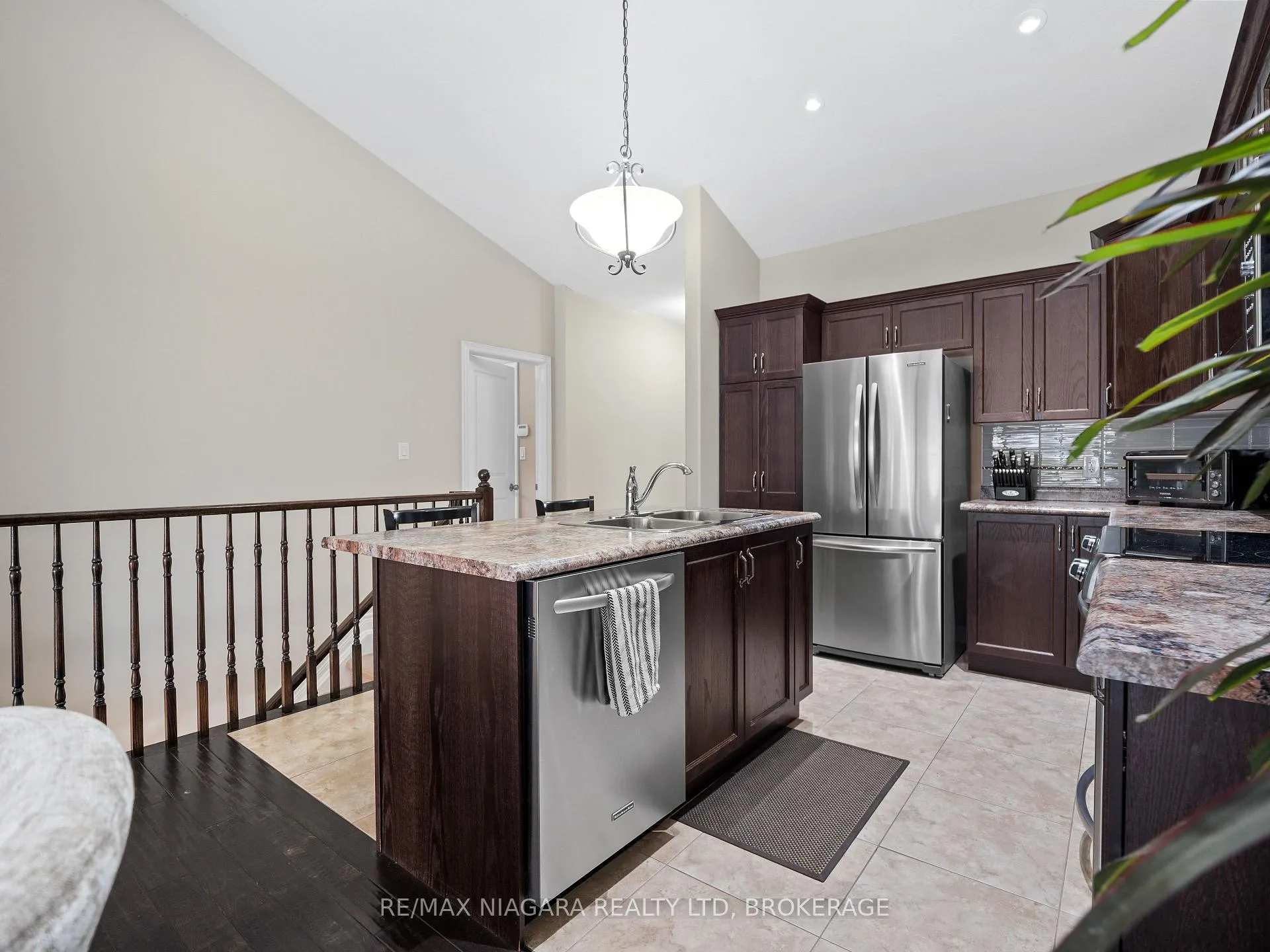 Photo 11 of Unit 4, 9440 Eagle Ridge Drive, Niagara Falls, Forestview — HOMEH