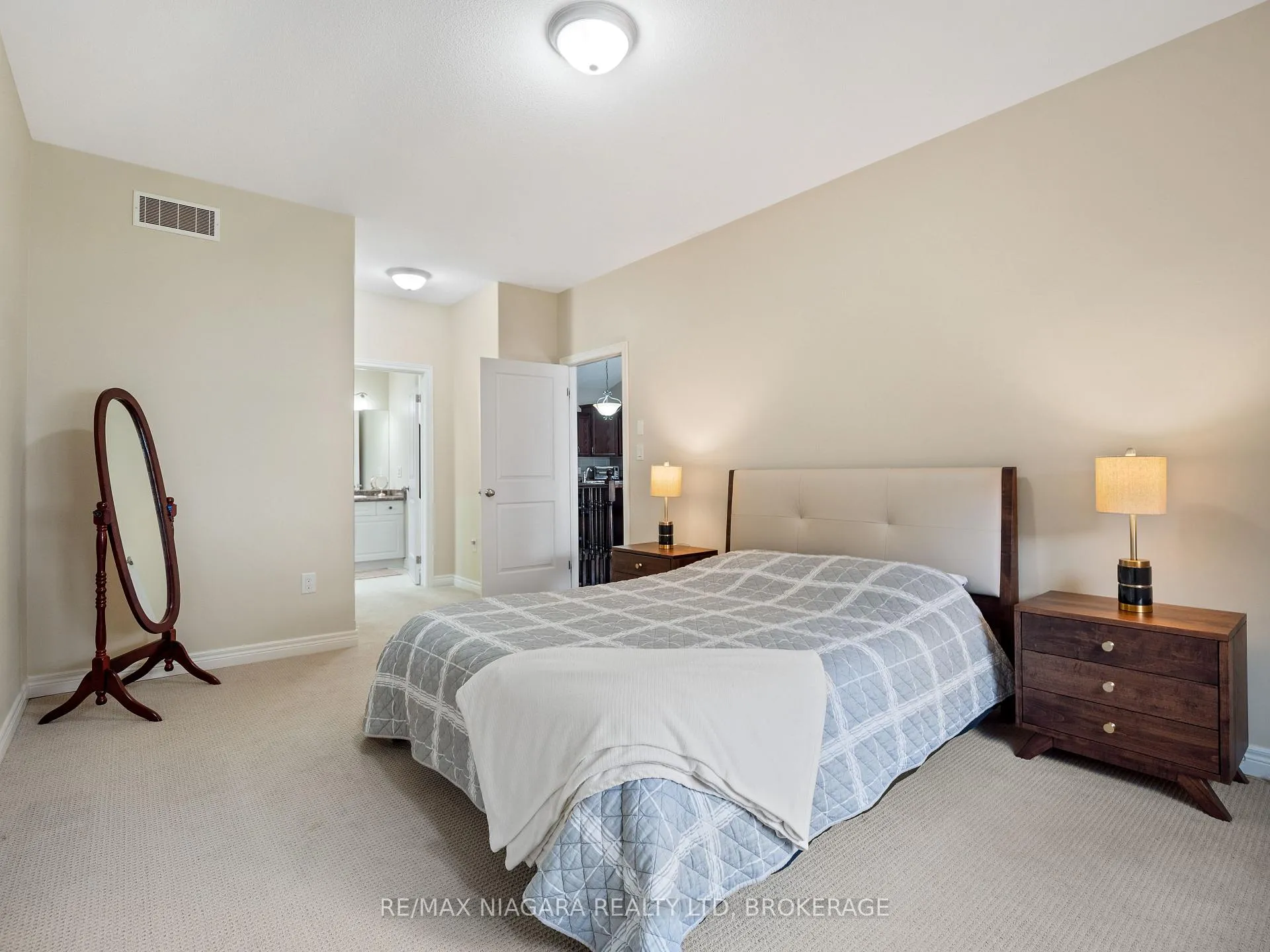 Photo 18 of Unit 4, 9440 Eagle Ridge Drive, Niagara Falls, Forestview — HOMEH