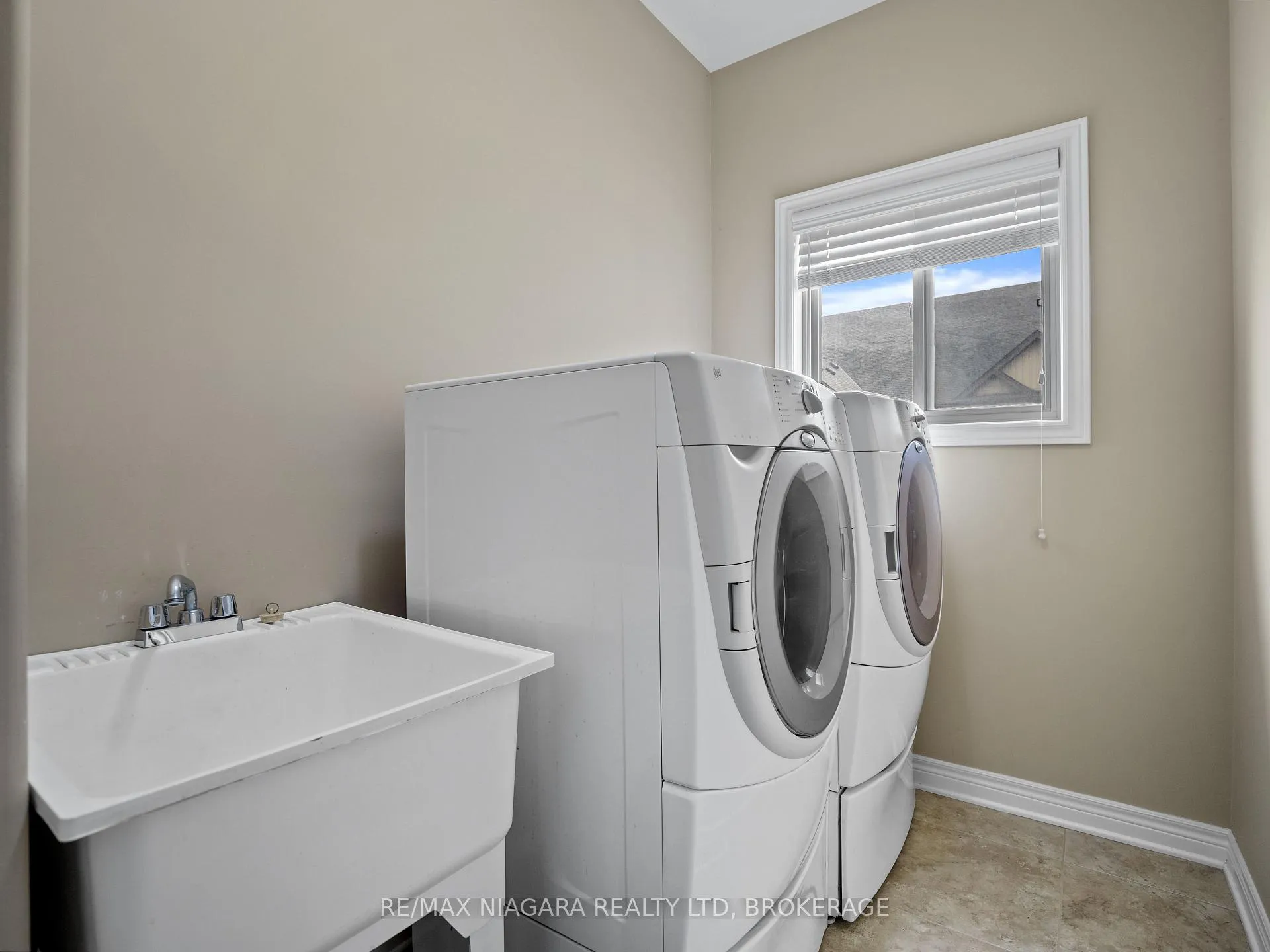 Photo 20 of Unit 4, 9440 Eagle Ridge Drive, Niagara Falls, Forestview — HOMEH