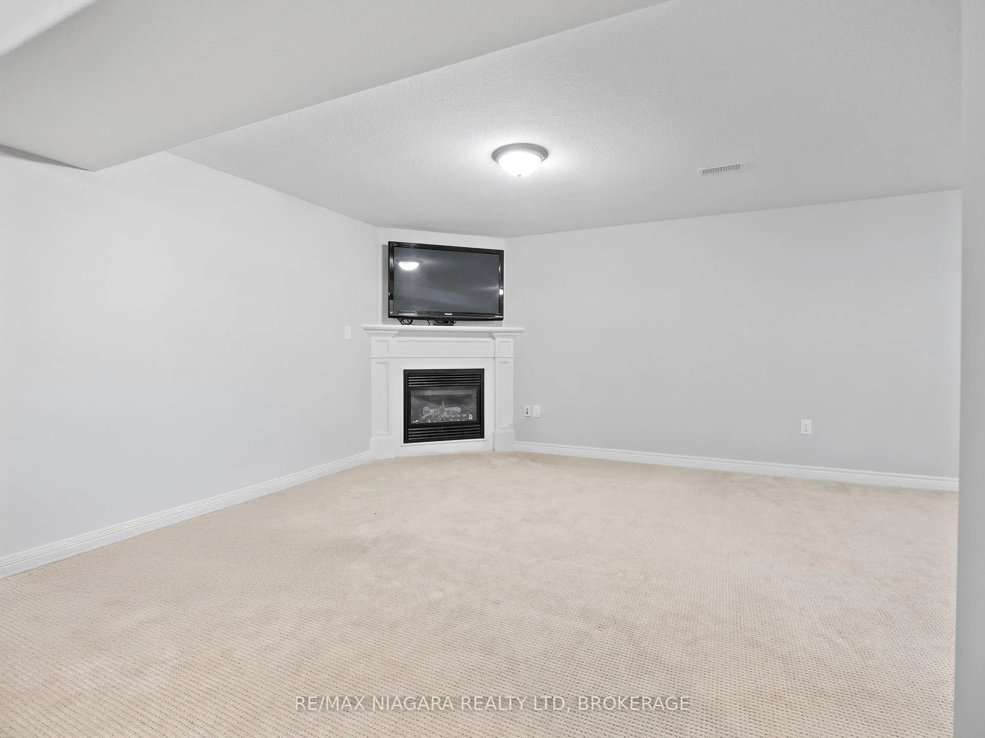 Photo 24 of Unit 4, 9440 Eagle Ridge Drive, Niagara Falls, Forestview — HOMEH