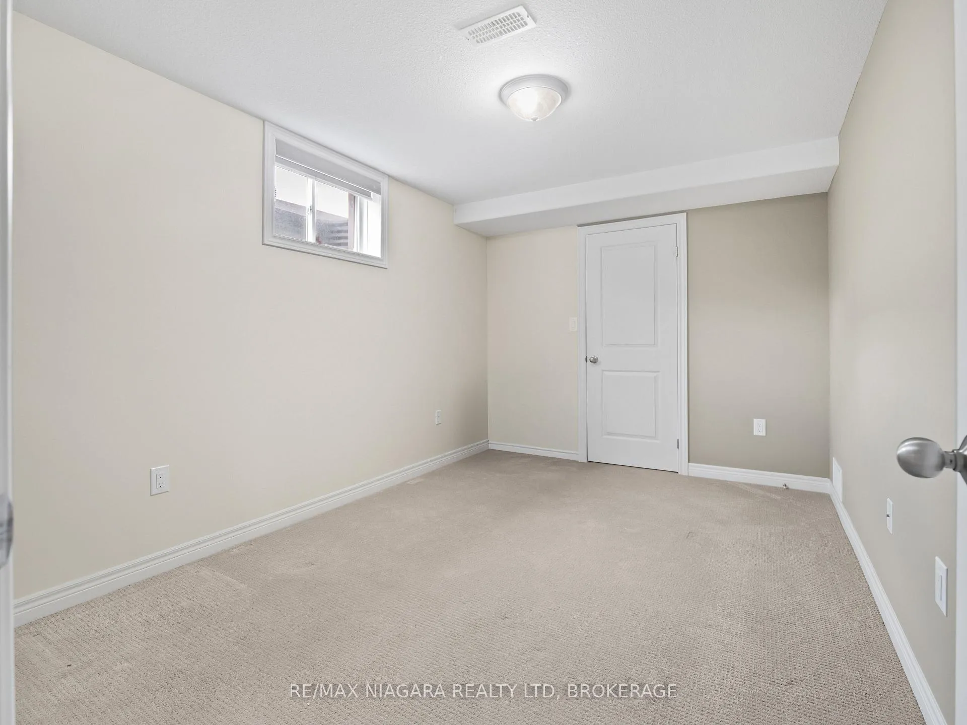 Photo 32 of Unit 4, 9440 Eagle Ridge Drive, Niagara Falls, Forestview — HOMEH