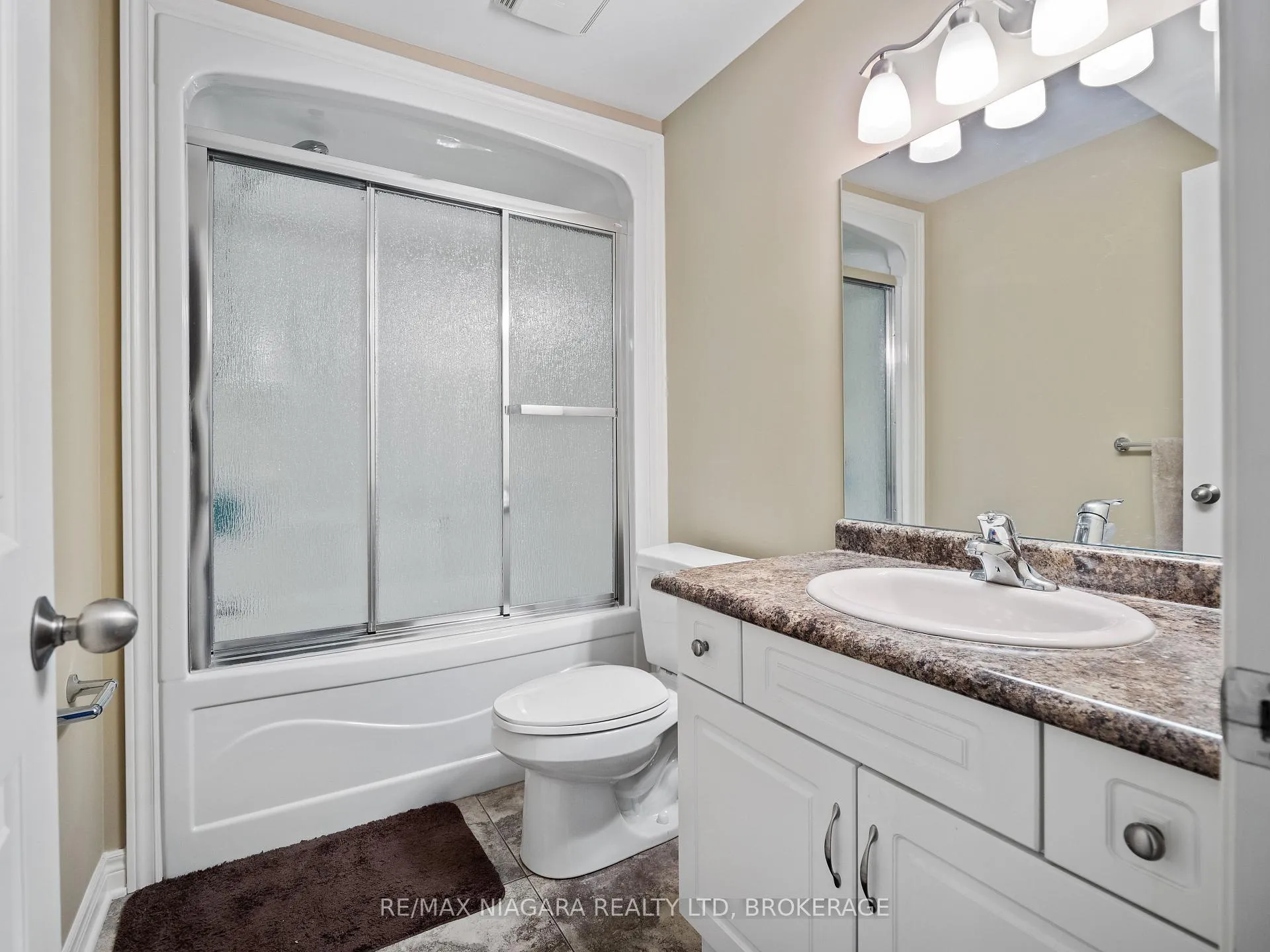 Photo 33 of Unit 4, 9440 Eagle Ridge Drive, Niagara Falls, Forestview — HOMEH