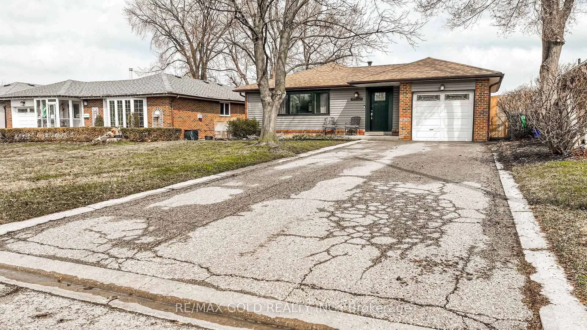 Front of 23 Dunster Crescent