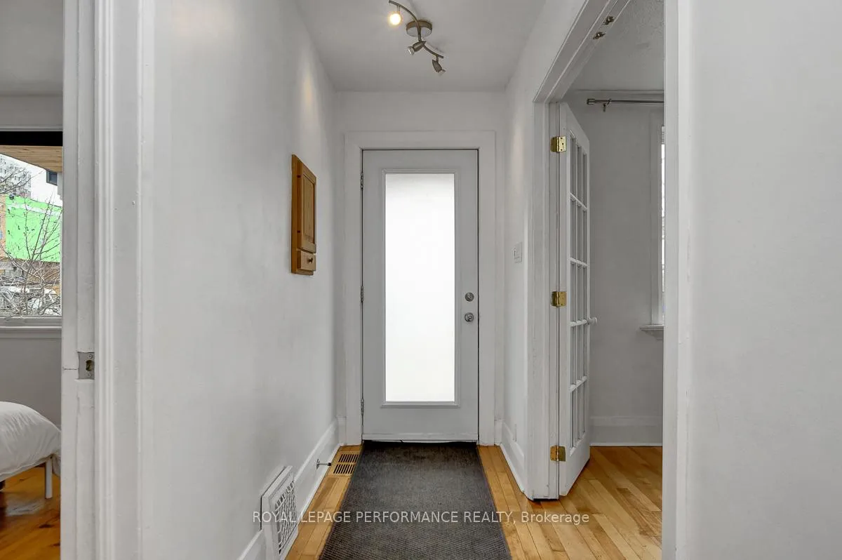 Photo 4 of 45 Queen Mary Street, Ottawa, Overbrook — HOMEH
