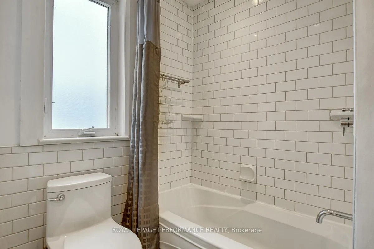 Photo 18 of 45 Queen Mary Street, Ottawa, Overbrook — HOMEH