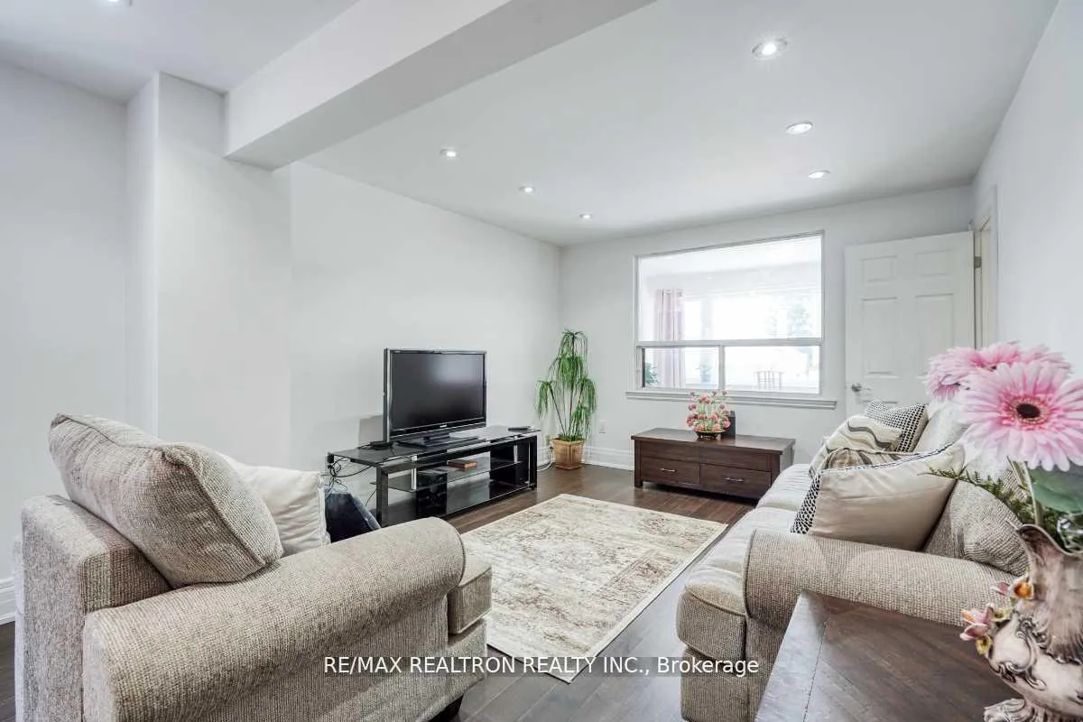 Photo 9 of 44 Jesmond Avenue N, Toronto, Oakwood Village — HOMEH