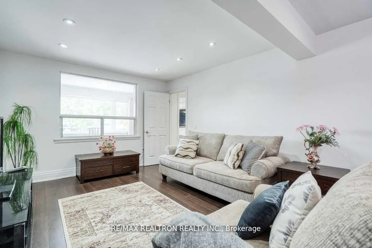 Photo 10 of 44 Jesmond Avenue N, Toronto, Oakwood Village — HOMEH