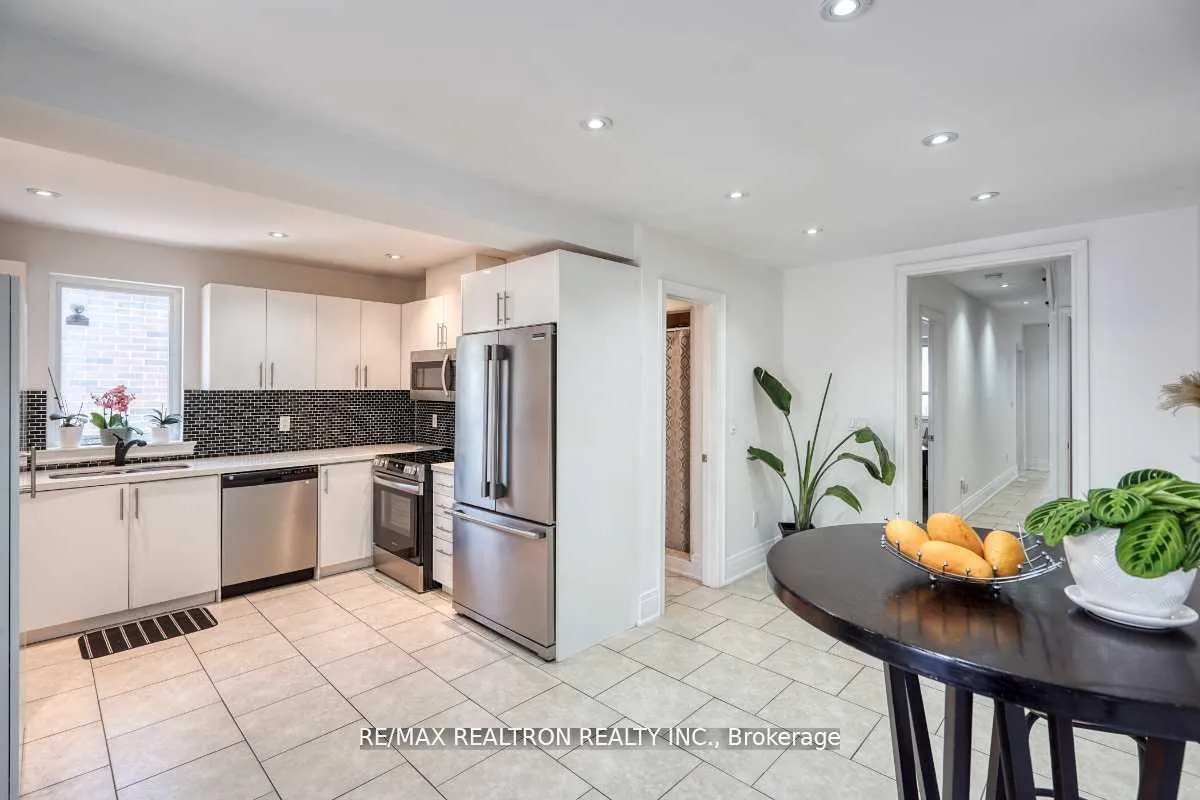 Photo 17 of 44 Jesmond Avenue N, Toronto, Oakwood Village — HOMEH