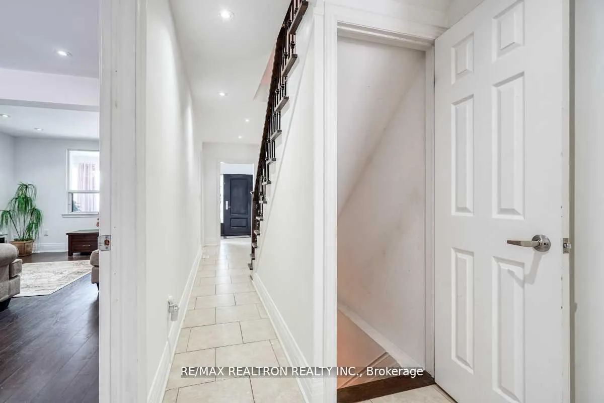 Photo 20 of 44 Jesmond Avenue N, Toronto, Oakwood Village — HOMEH