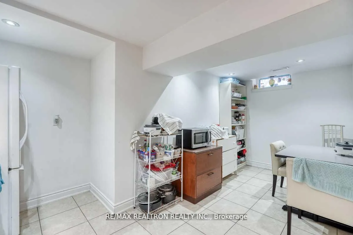 Photo 23 of 44 Jesmond Avenue N, Toronto, Oakwood Village — HOMEH