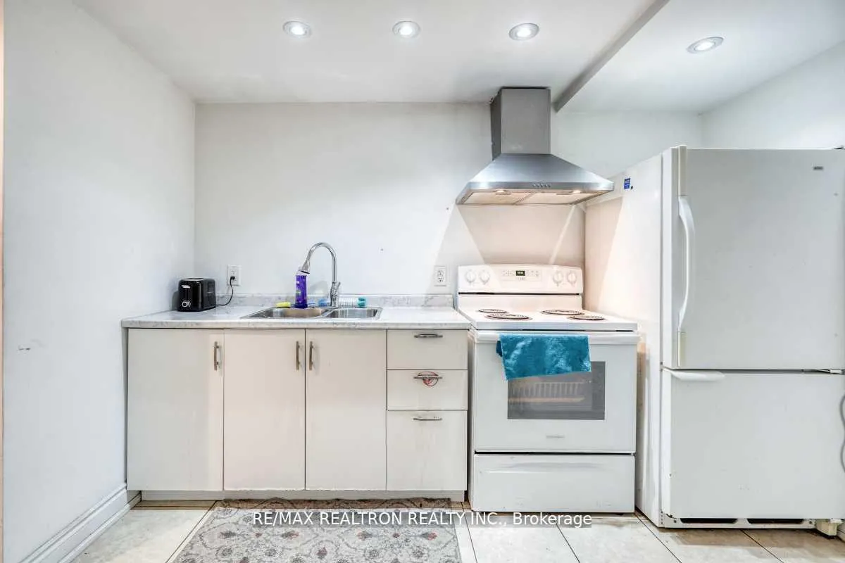 Photo 24 of 44 Jesmond Avenue N, Toronto, Oakwood Village — HOMEH