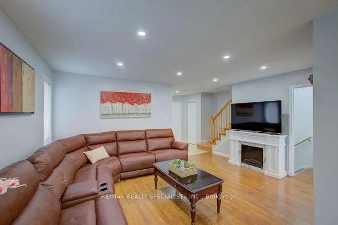 Photo 7 of 213 Britton Place, Kitchener — HOMEH