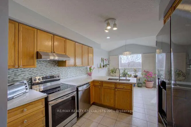 Photo 10 of 213 Britton Place, Kitchener — HOMEH