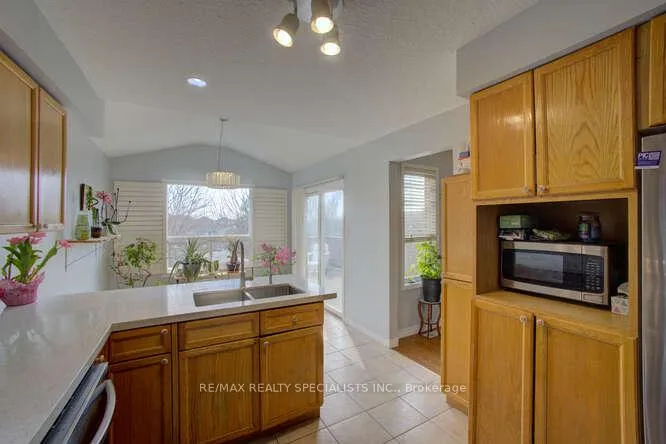 Photo 11 of 213 Britton Place, Kitchener — HOMEH