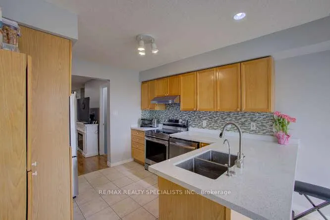 Photo 12 of 213 Britton Place, Kitchener — HOMEH