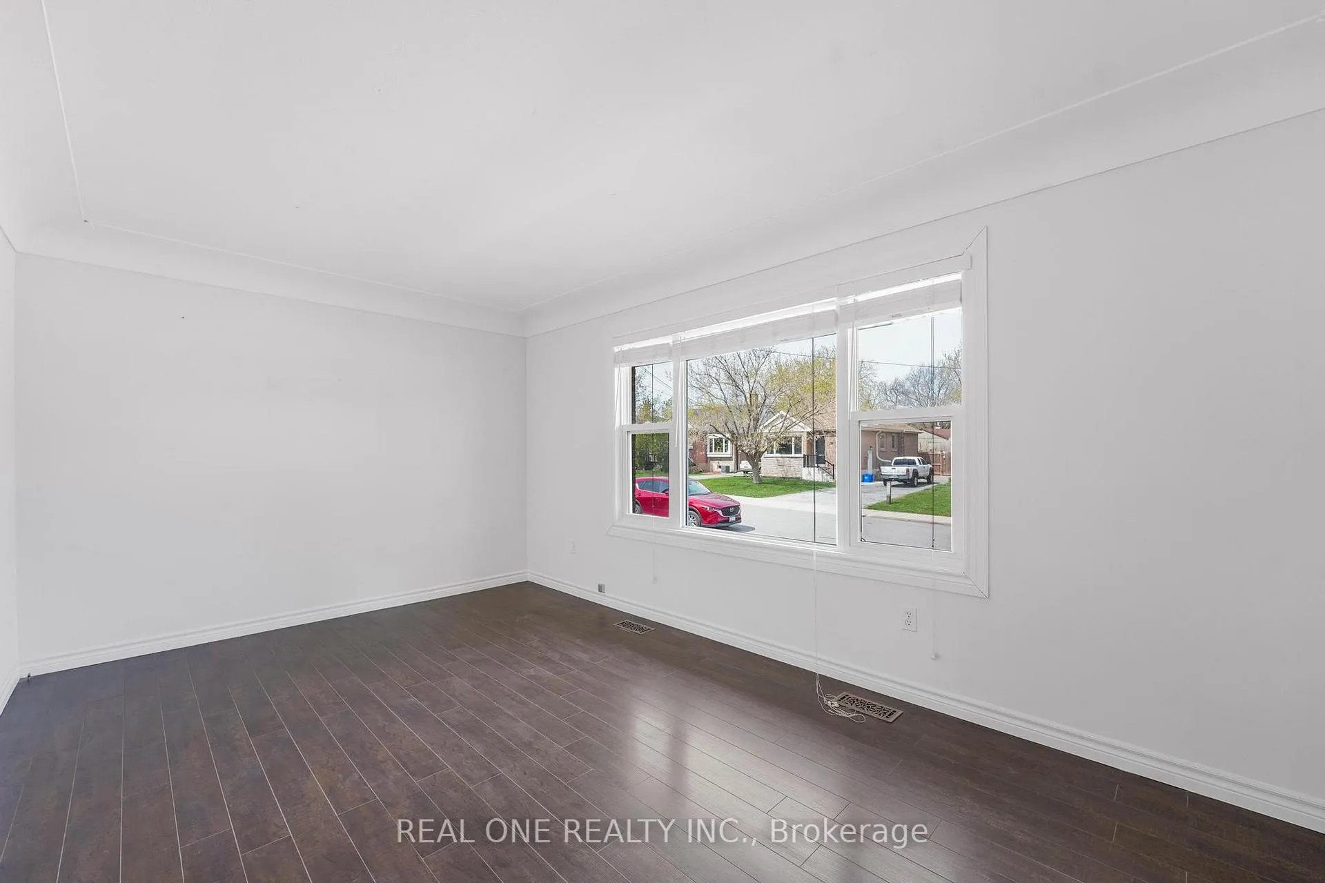 Photo 2 of Unit Upper, 22 Halam Avenue, Hamilton, Burkholme — HOMEH