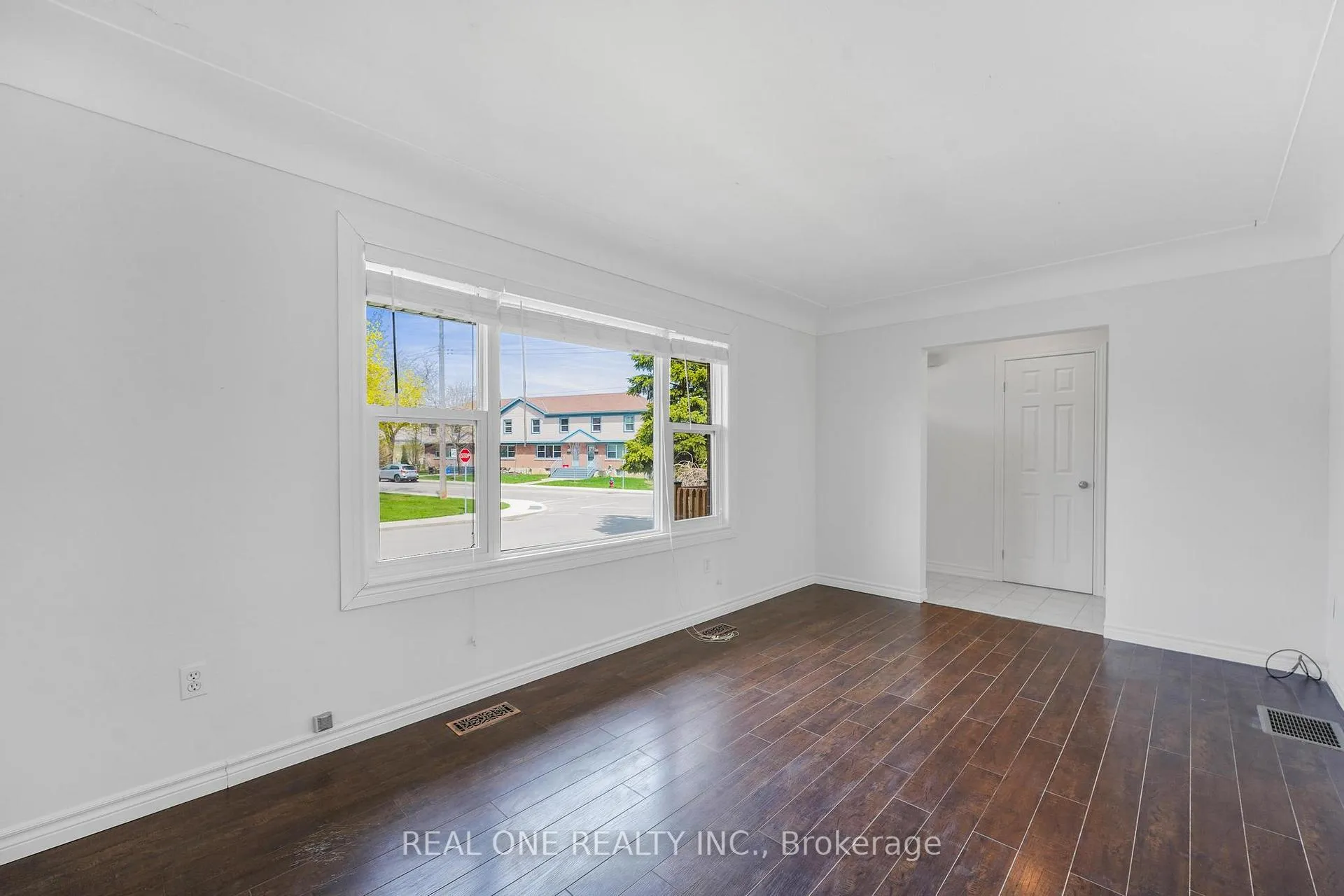 Photo 4 of Unit Upper, 22 Halam Avenue, Hamilton, Burkholme — HOMEH