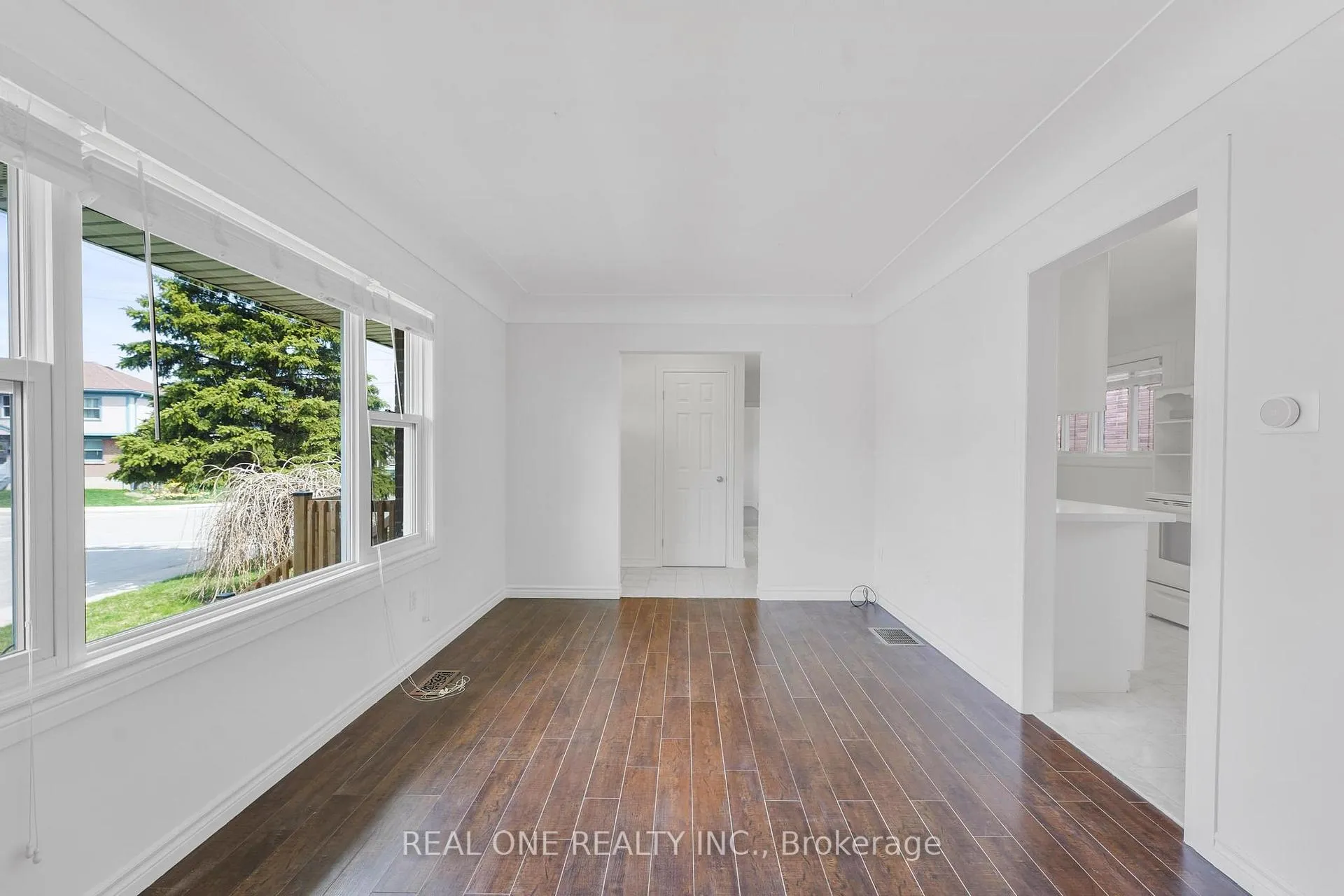Photo 5 of Unit Upper, 22 Halam Avenue, Hamilton, Burkholme — HOMEH