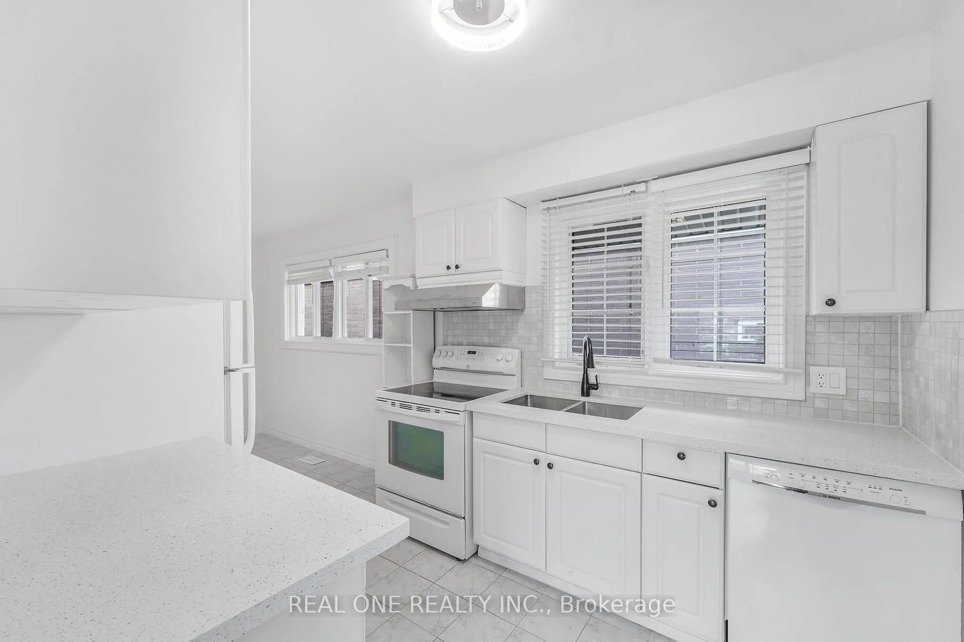Photo 6 of Unit Upper, 22 Halam Avenue, Hamilton, Burkholme — HOMEH