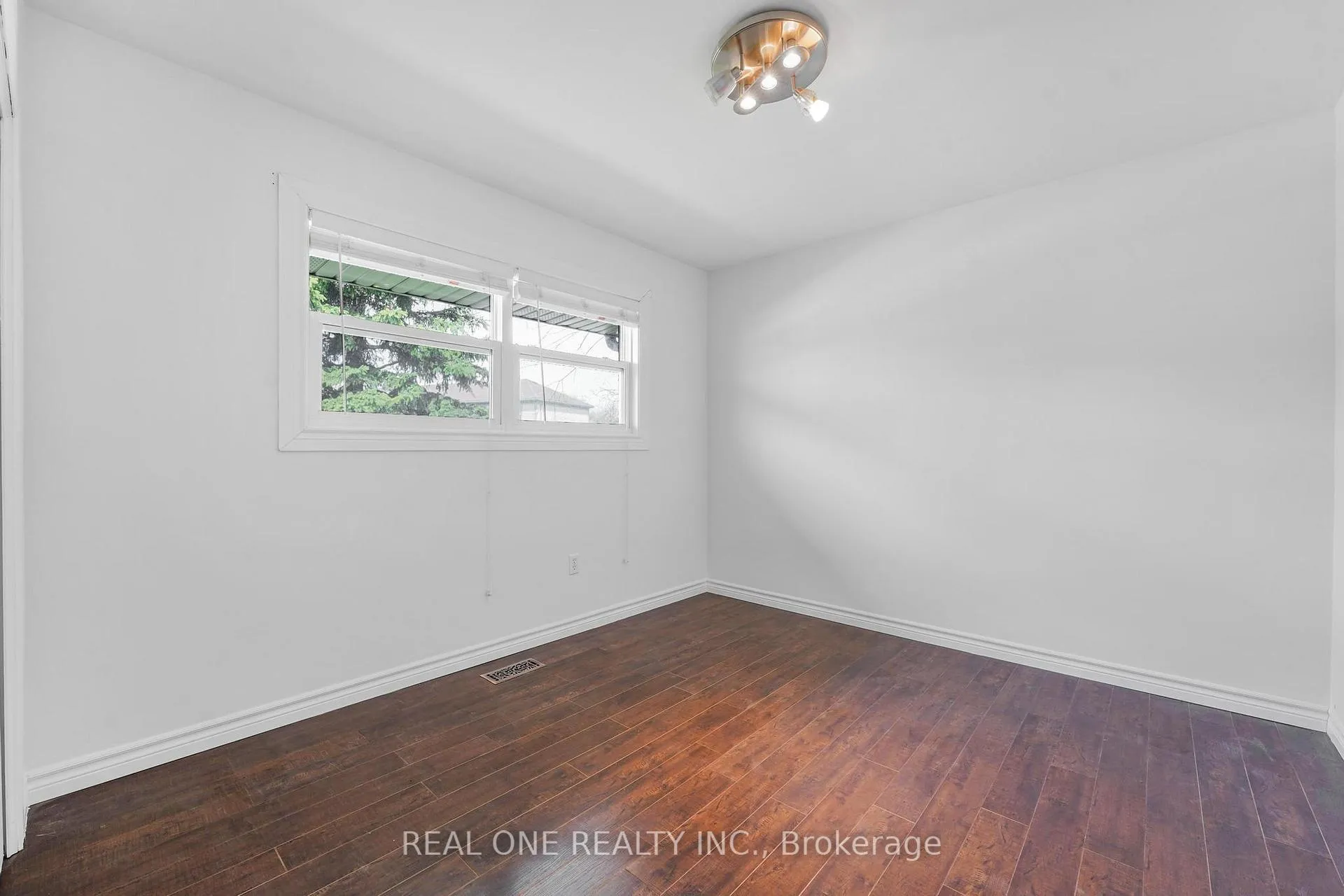 Photo 14 of Unit Upper, 22 Halam Avenue, Hamilton, Burkholme — HOMEH