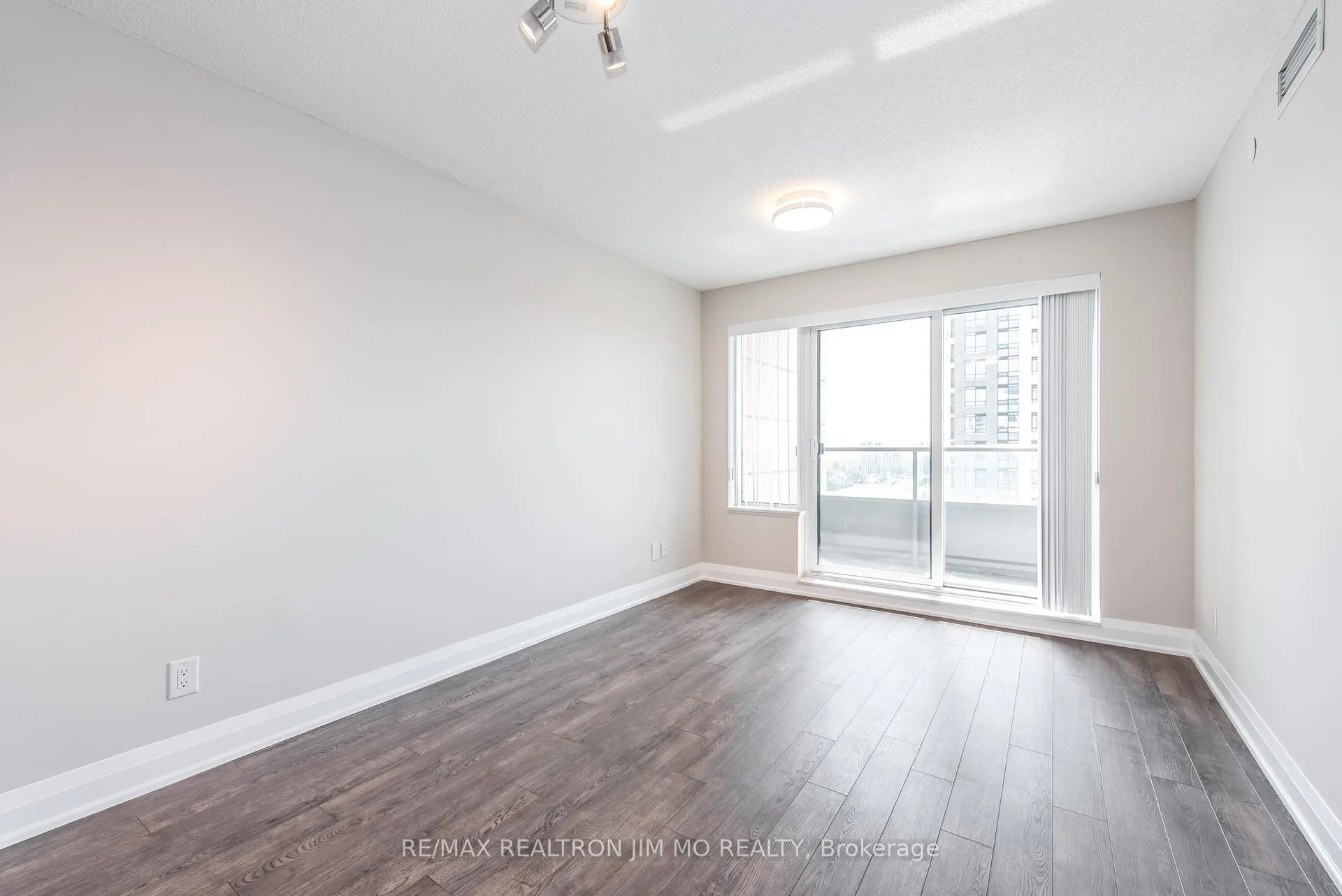 Photo 4 of Unit 1709, 18 Uptown Drive, Markham, Unionville — HOMEH