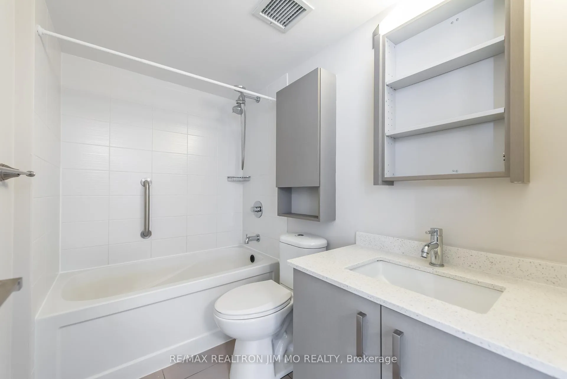 Photo 6 of Unit 1709, 18 Uptown Drive, Markham, Unionville — HOMEH