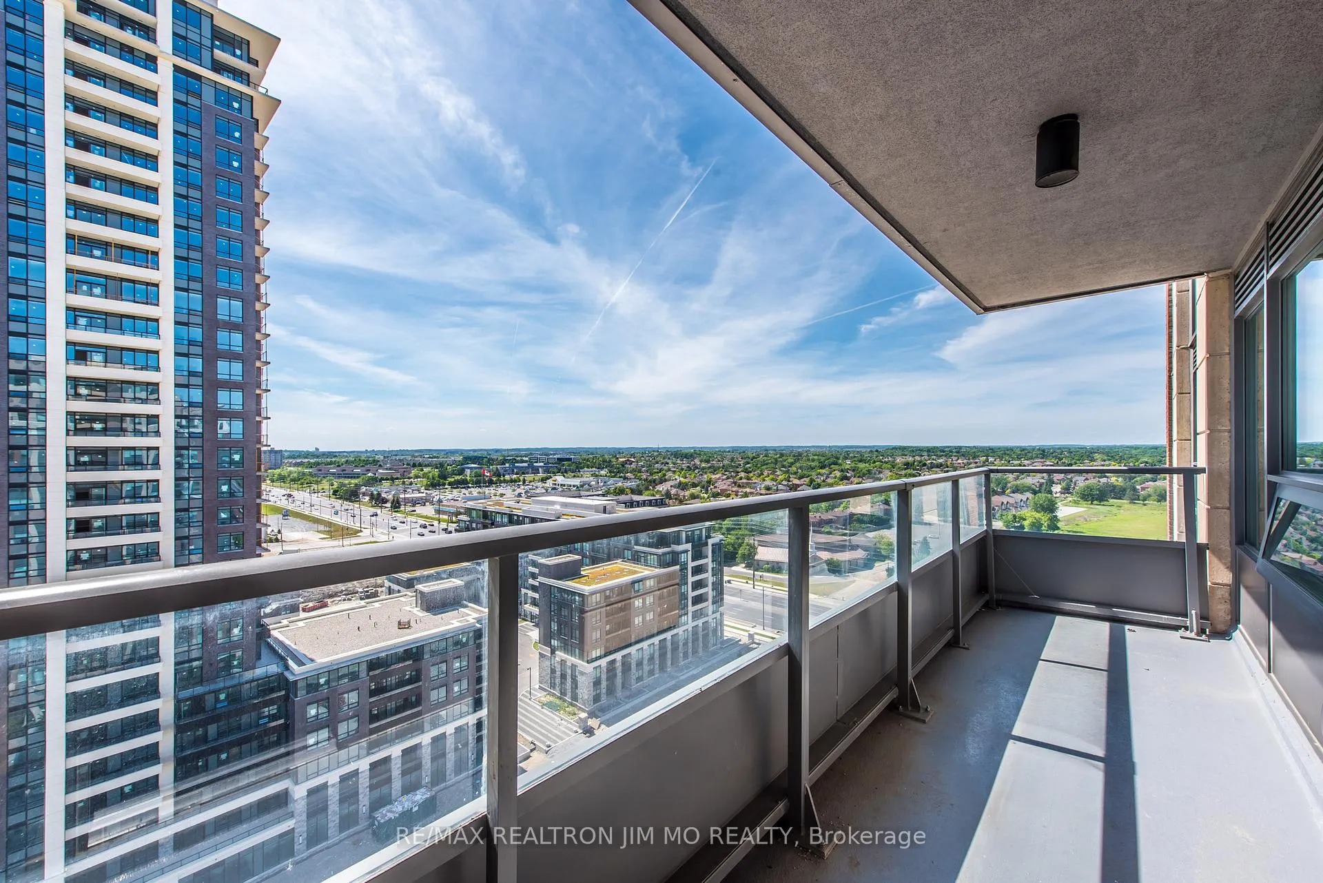 Photo 7 of Unit 1709, 18 Uptown Drive, Markham, Unionville — HOMEH