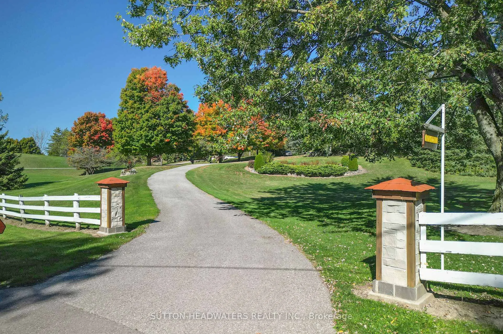 Photo 3 of 16735 Mississauga Road, Caledon, Rural Caledon — HOMEH