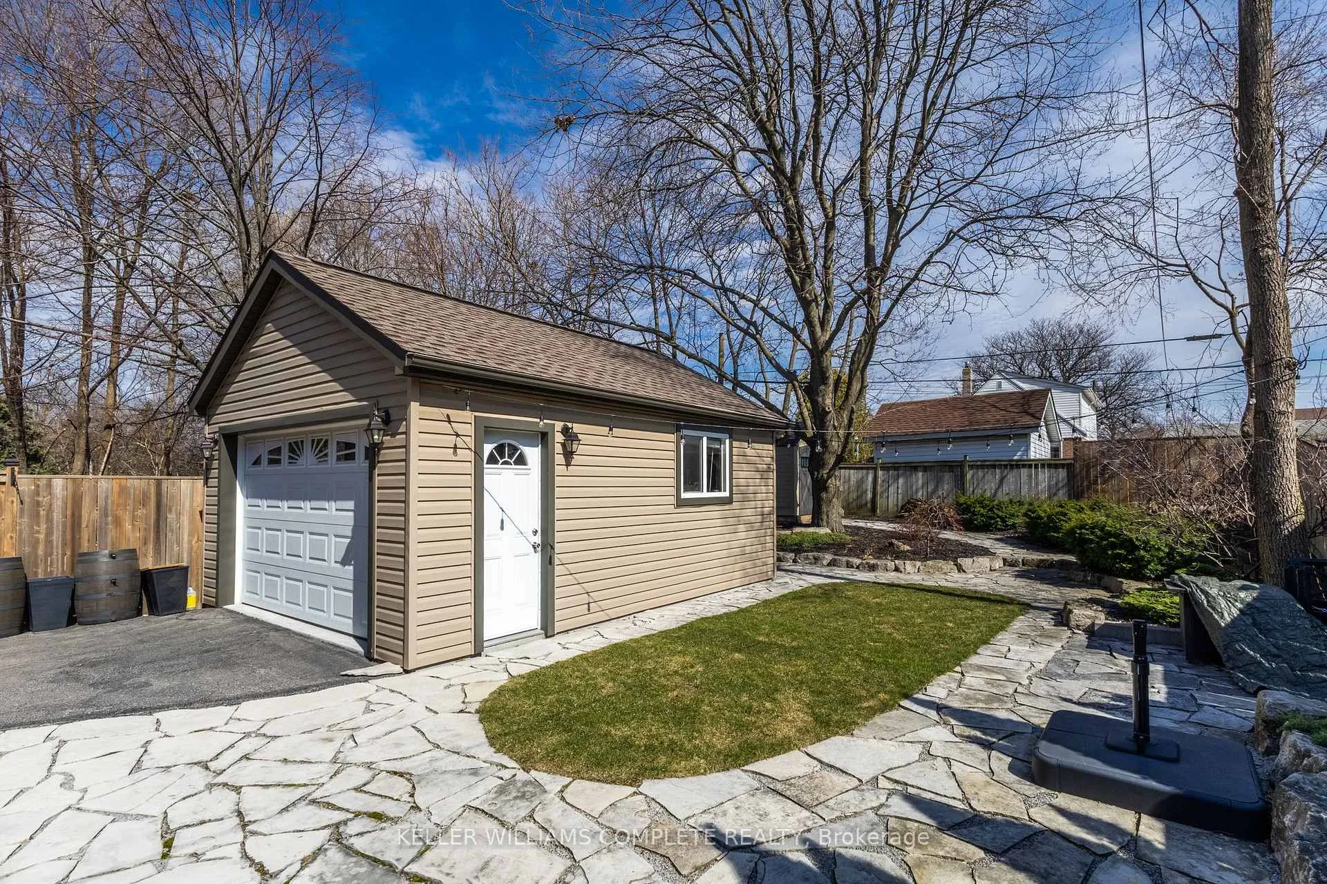 Photo 34 of 299 East 24th Street, Hamilton, Burkholme — HOMEH