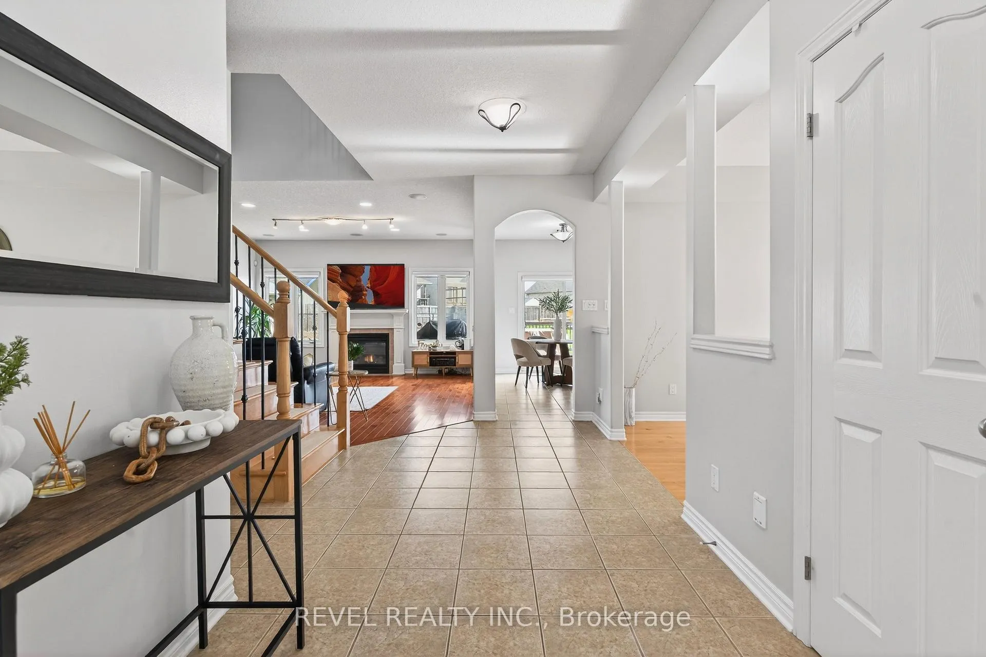 Photo 3 of 3190 Pincombe Drive, London, South W — HOMEH