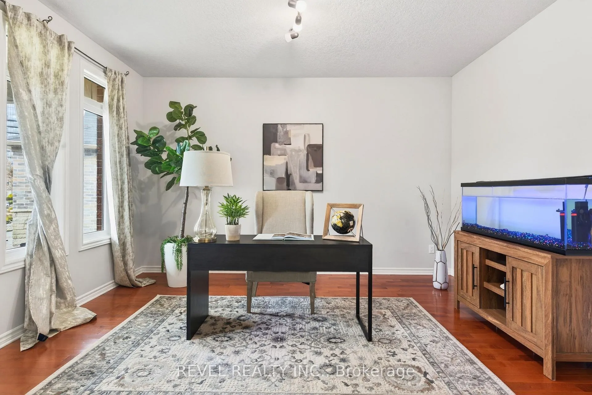 Photo 5 of 3190 Pincombe Drive, London, South W — HOMEH