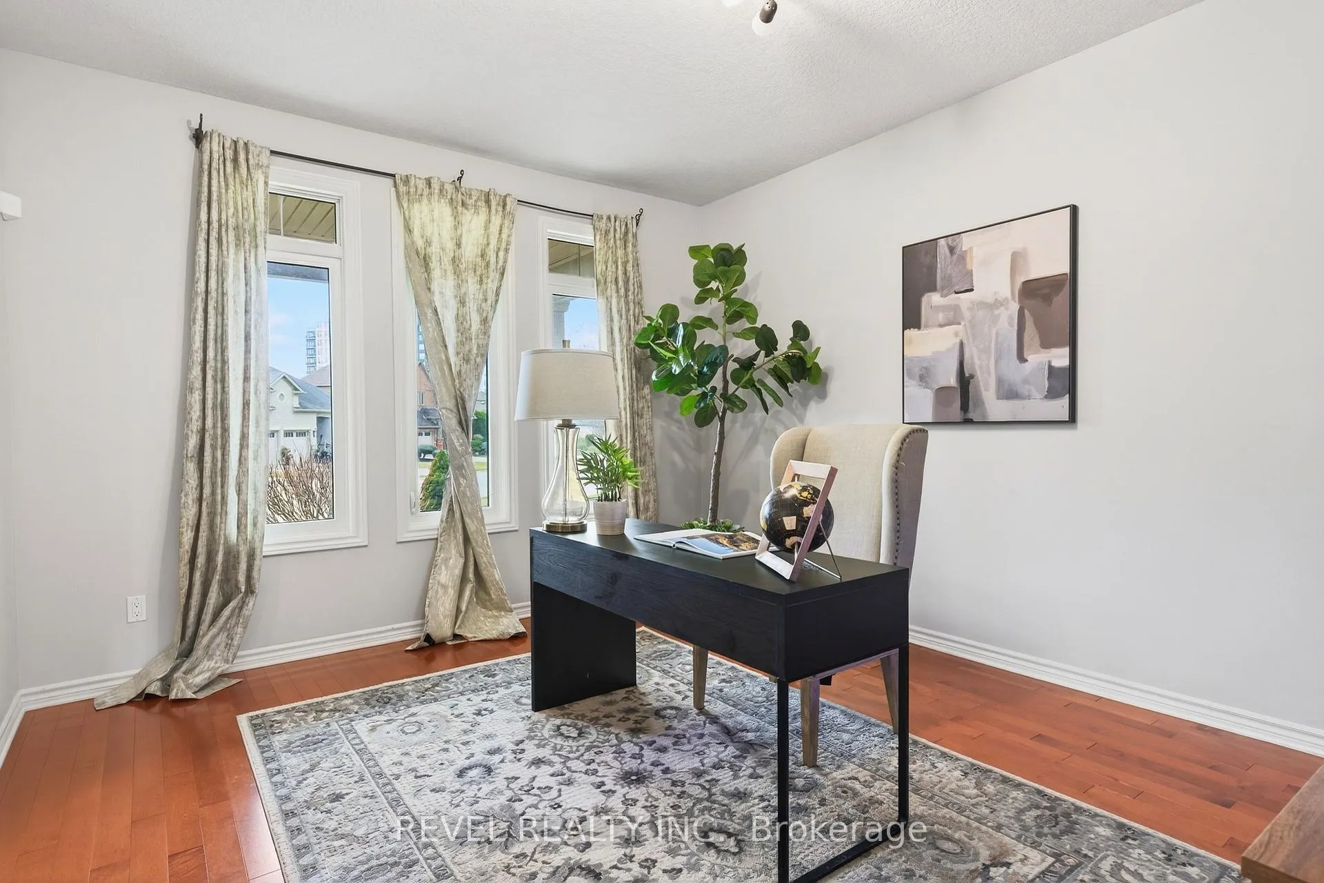 Photo 6 of 3190 Pincombe Drive, London, South W — HOMEH