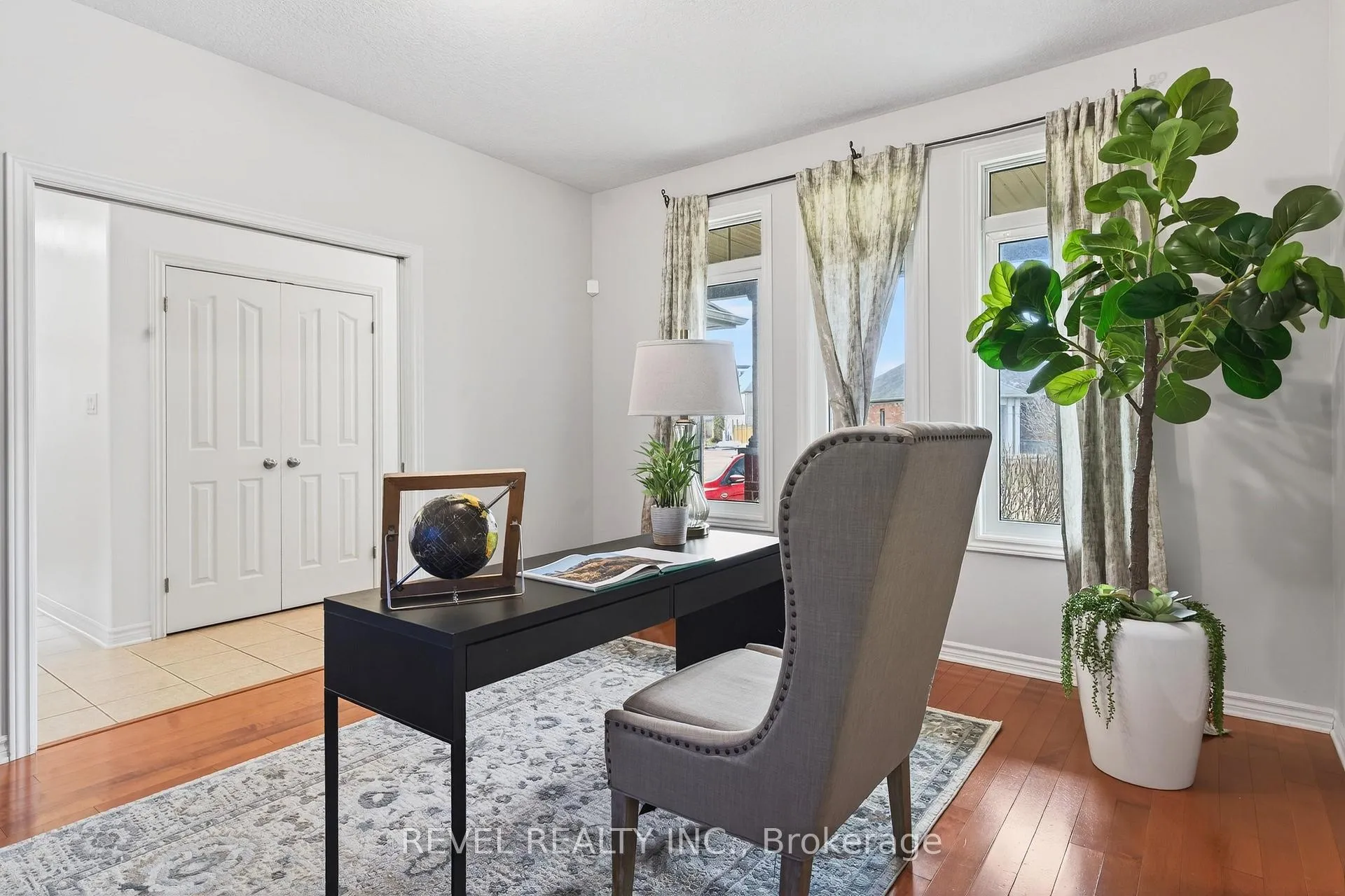 Photo 7 of 3190 Pincombe Drive, London, South W — HOMEH