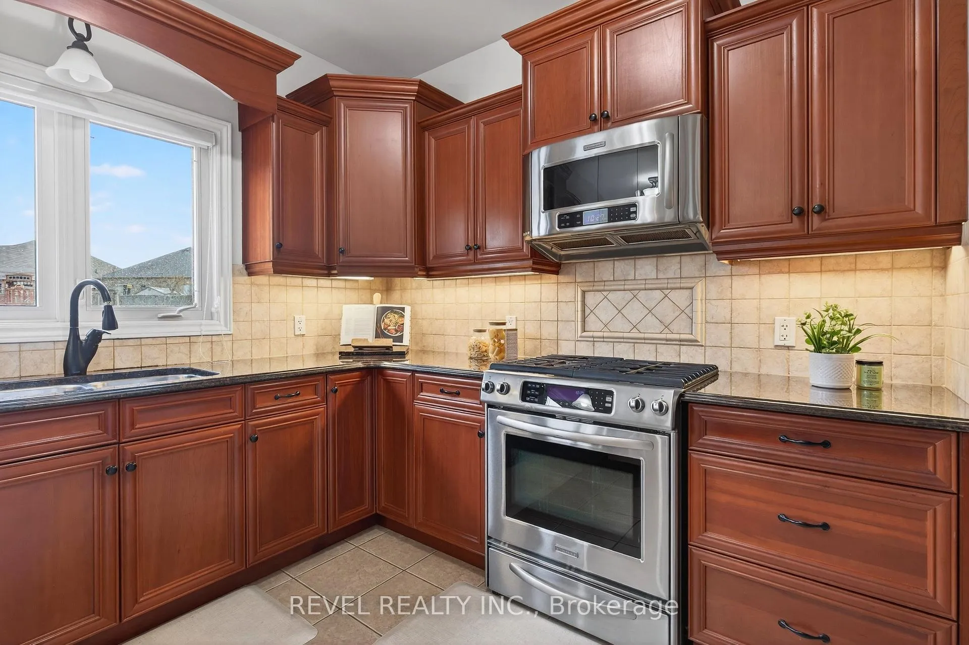 Photo 12 of 3190 Pincombe Drive, London, South W — HOMEH